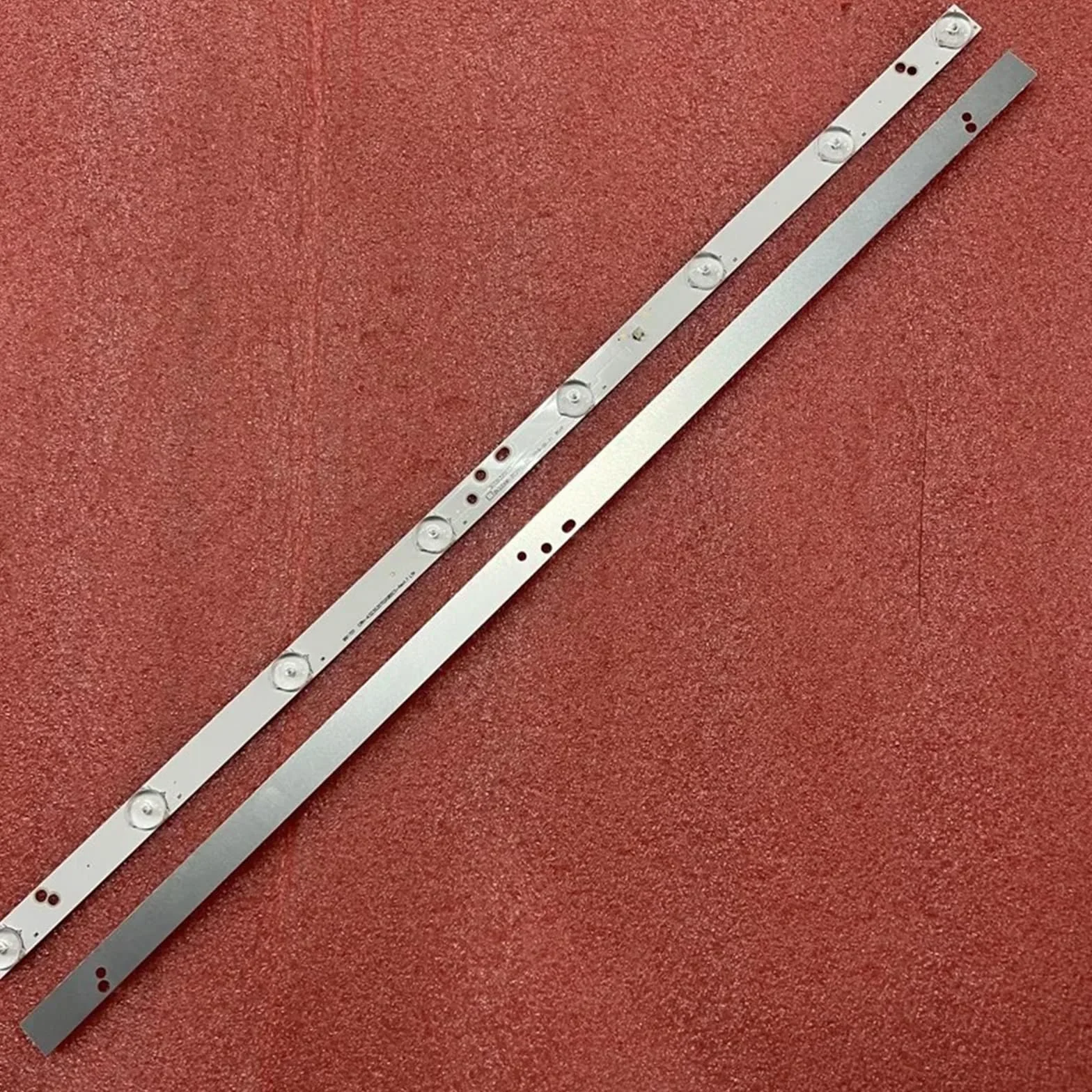 Listwa oświetleniowa LED 8LED kompatybilna z LED32H8 ZK32D08-ZC21FG-03 05 02 CRH-K323535T02085CS 2pcs
