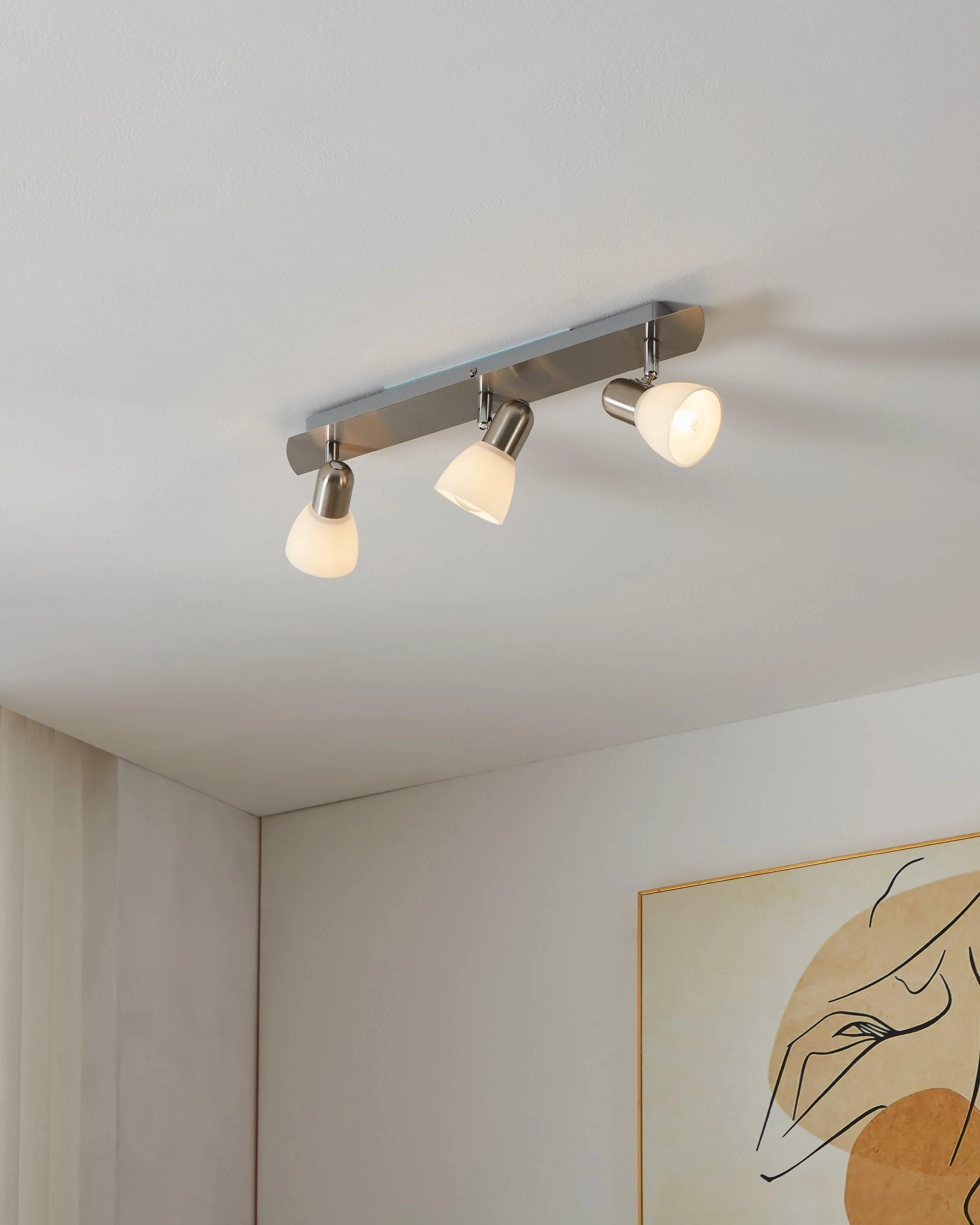 EGLO Lampa sufitowa Enea, 3-płomienna lampa sufitowa | reflektory sufitowe z metalu w kolorze niklu matowego, mleczne szkło w bieli, lampa do salonu, spoty z gniazdem E14, długość