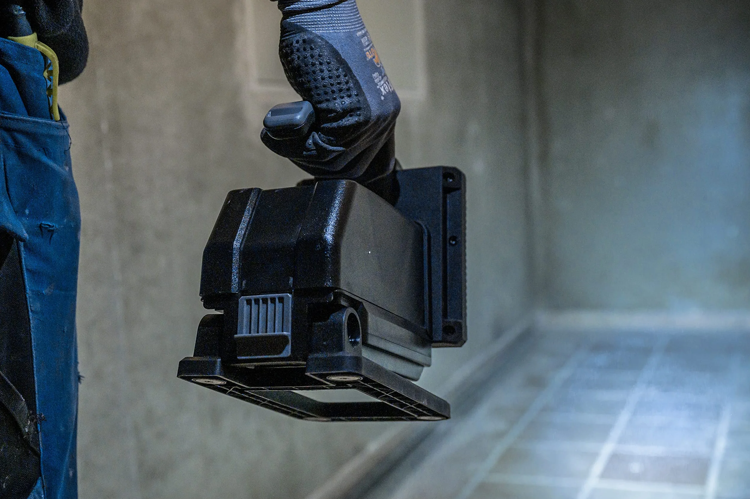 Brennenstuhl Professional Multi Battery LED Lampa ręczna HL 3000 / lampa robocza 1140 + 2160lm (20W, IP54, kompatybilny z akumulatorami 18V od 10 różnych producentów, Engineered in Germany)