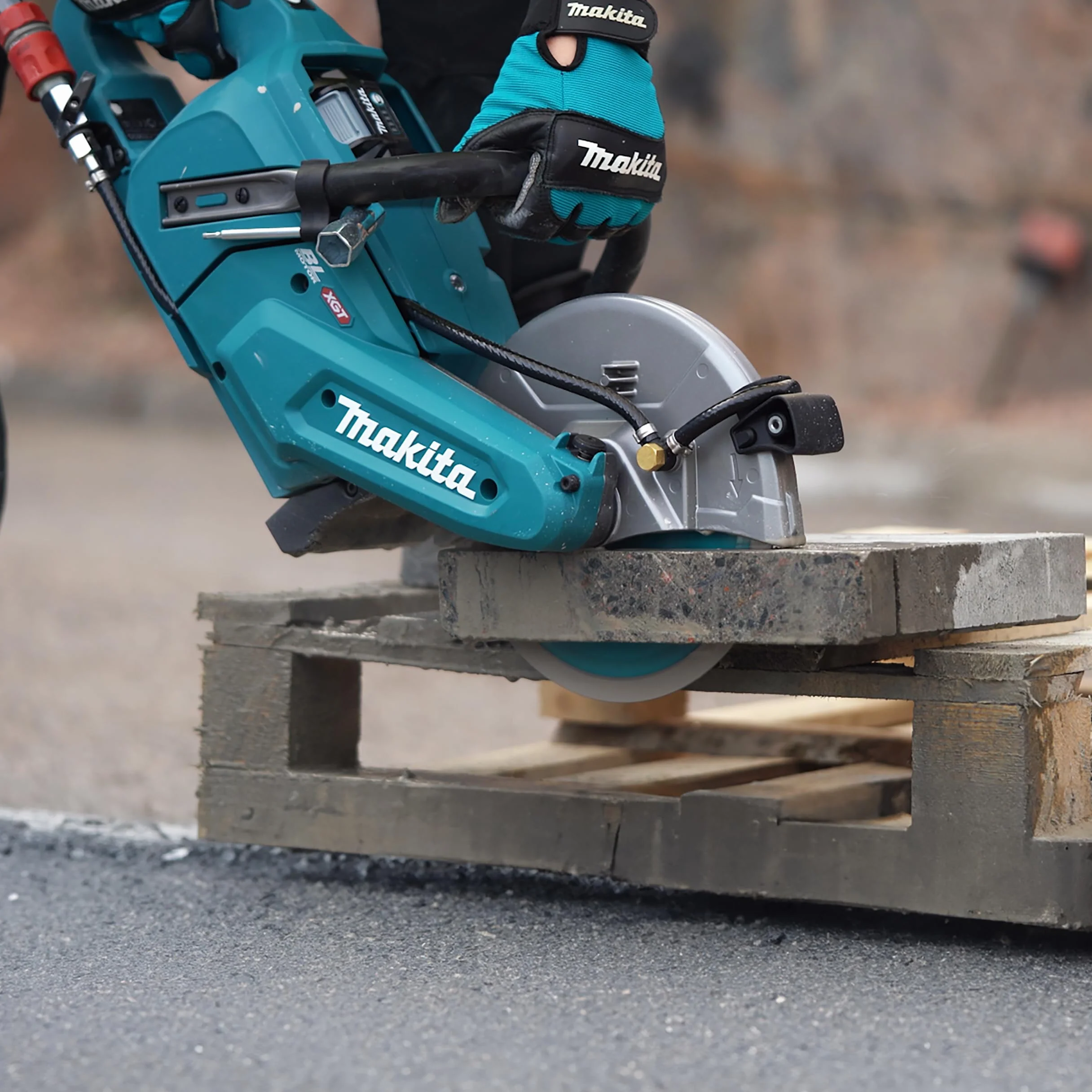 Makita CE003GZ02 40Vmax XGT bezprzewodowy bezszczotkowy nóż tarczowy 230 mm jednostka