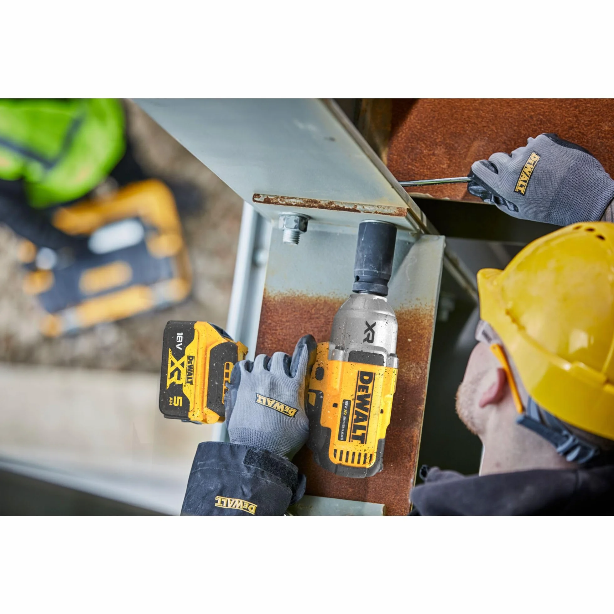 DEWALT Bezszczotkowy klucz udarowy XR 18V 1/2 „High Par 1,356 Nm z pierścieniem ustalającym z 2 bateriami litowo-jonowymi 5Ah z obudową TSTAK II