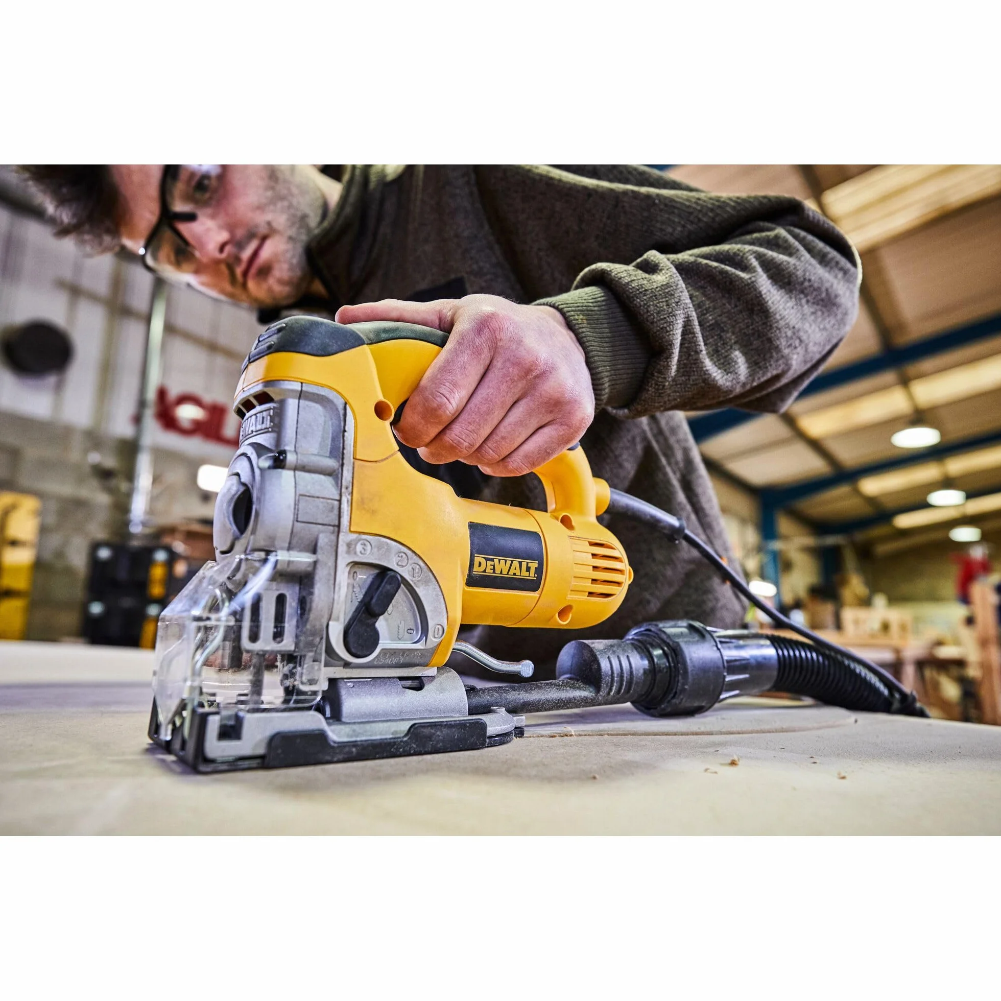 DeWalt DEWALT DW331K 701W Wytrzymała wyrzynarka z górnym uchwytem, 230 V, żółta