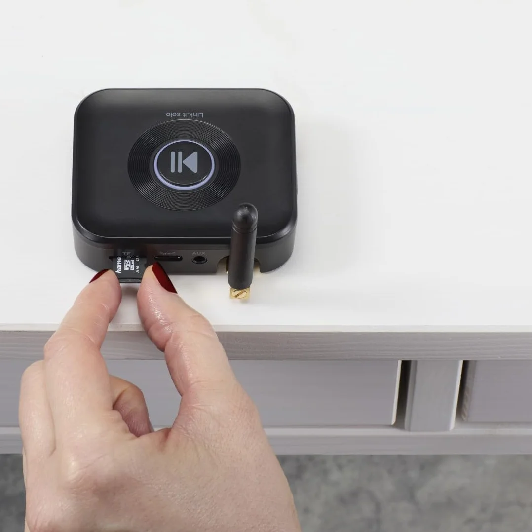 Hama Adapter Transmitter Bluetooth 5.3 z Minijackiem do Systemów HiFi, Obsługa 2 Urządzeń i Karty MicroSD, Zasilanie USB, Czarny