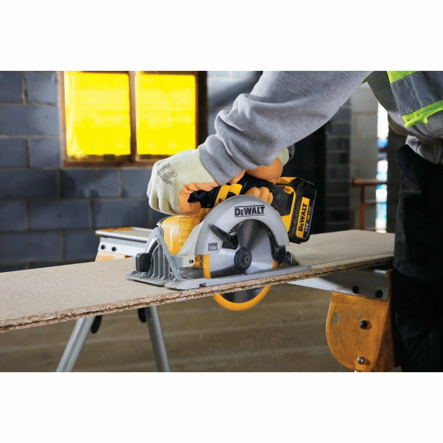 DEWALT Solidny Piła circular xr 18v ø165mm i 55mm prof. bez ładowarka/akumulator dla profesjonalistów i majsterkowiczów do pracy profesjonalnej 18v 55mm