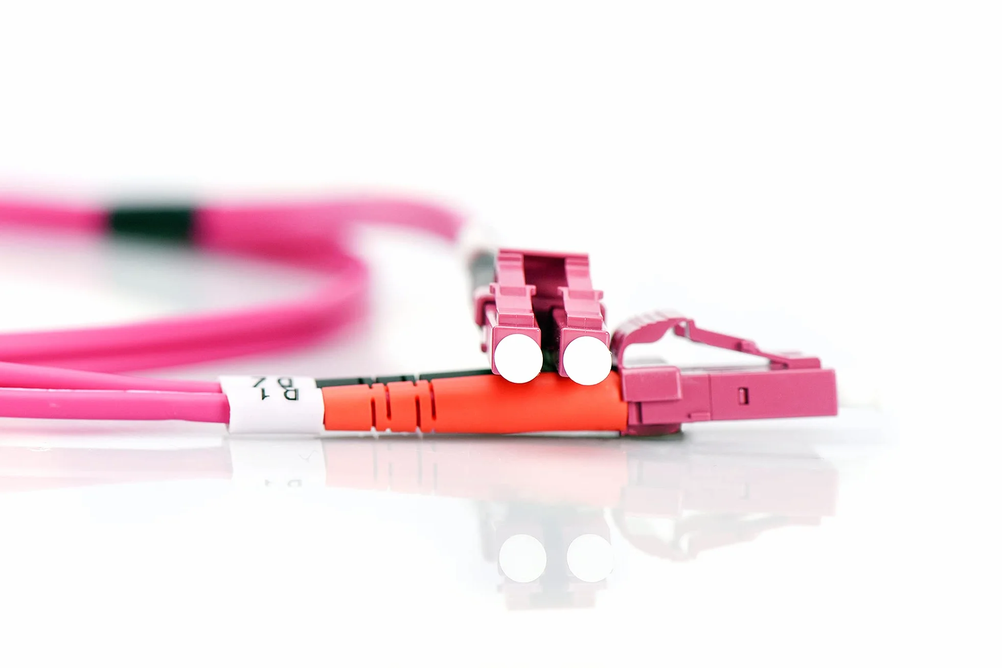 DIGITUS Kabel światłowodowy OM4 5m LC Dupleks 50/125µ 100 Gbit/s Fioletowy
