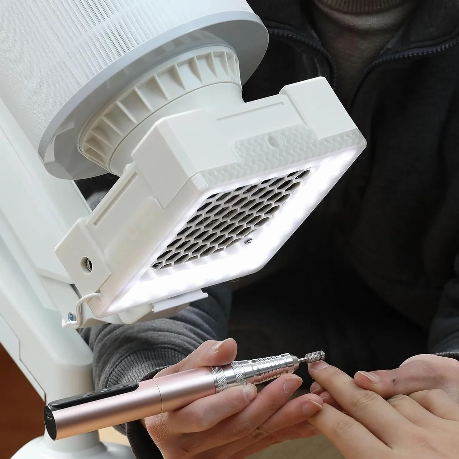 Odkurzacz do paznokci - biurkowy odpylacz z lampą LED, wymiennym filtrem i regulowanym metalowym wspornikiem kątowym do salonu paznokci i użytku domowego, 2 filtry