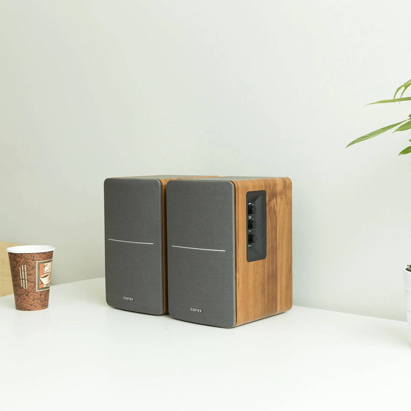 Edifier R1280T Głośniki półkowe z zasilaniem - aktywne monitory bliskiego pola 2.0 - głośnik monitora studyjnego - drewniana obudowa - 42 W RMS