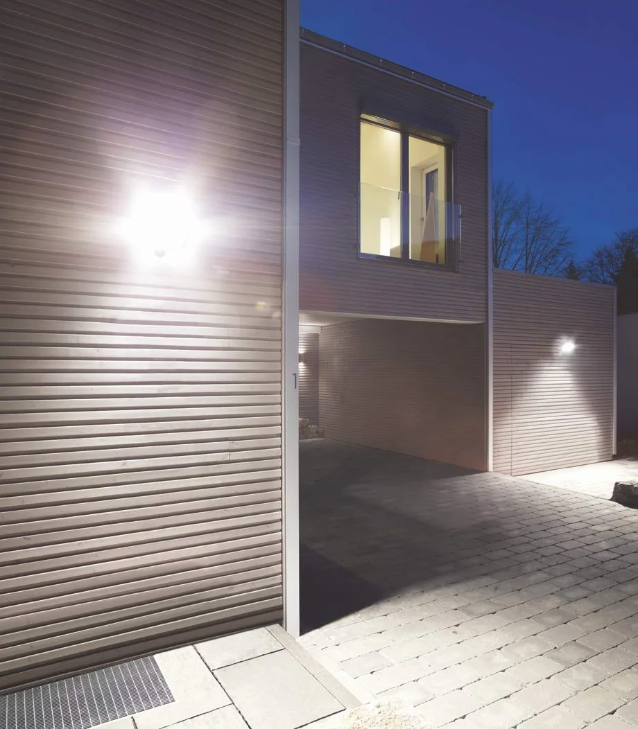 Steinel Reflektor LED LS 300 S czarny, reflektor 29,5 W, czujnik ruchu 240°, zasięg 12 m, 4000 K neutralna biel