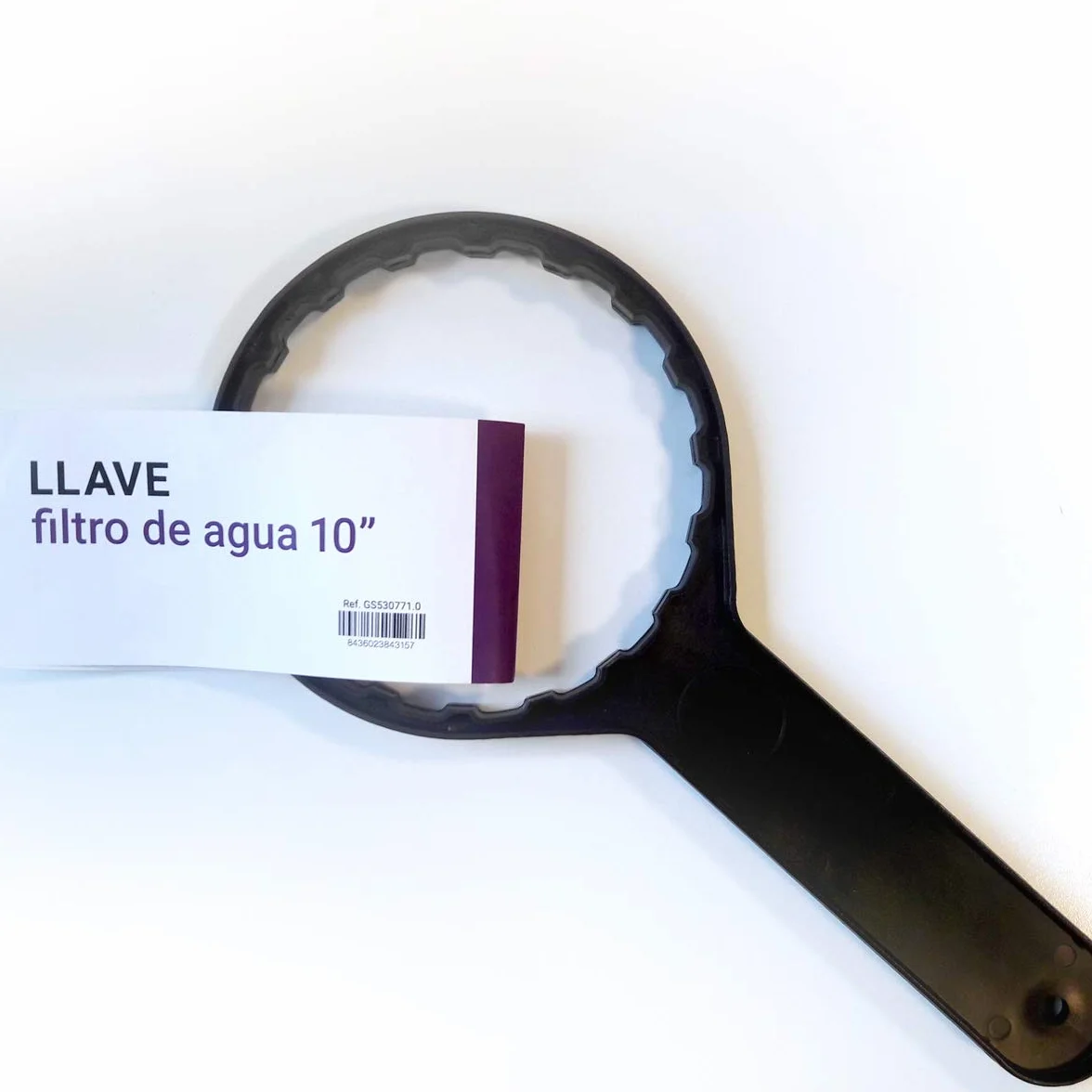 Klucz do filtra wody 10". Klucz do łatwego i precyzyjnego odkręcania lub dokręcania misek filtrów wody. Wykonany z odpornych i trwałych materiałów. Bbagua.