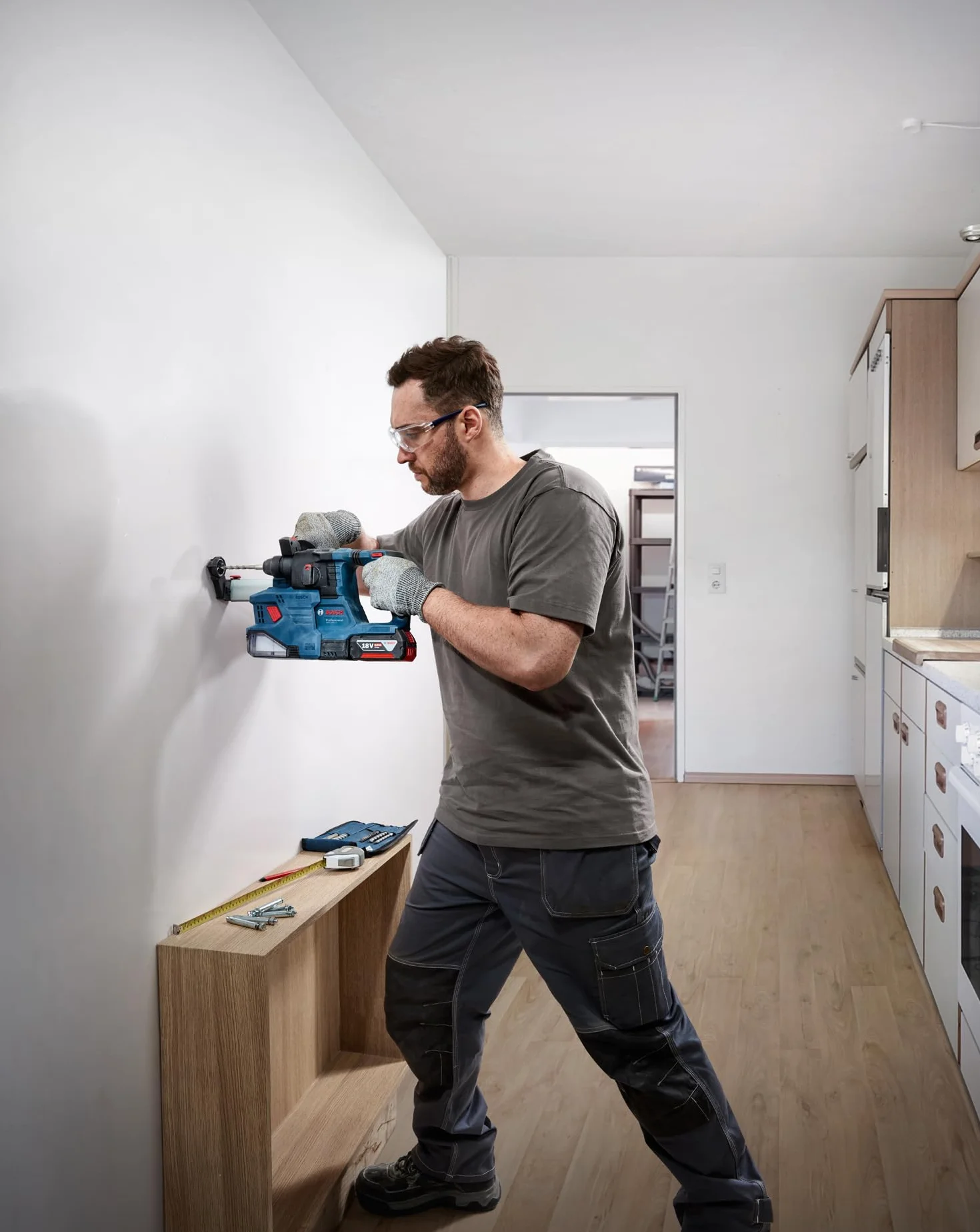 Bosch Professional: system odsysania pyłu do młotów GDE 12 (SDS plus, filtr HEPA, do modelu GBH 185-LI)