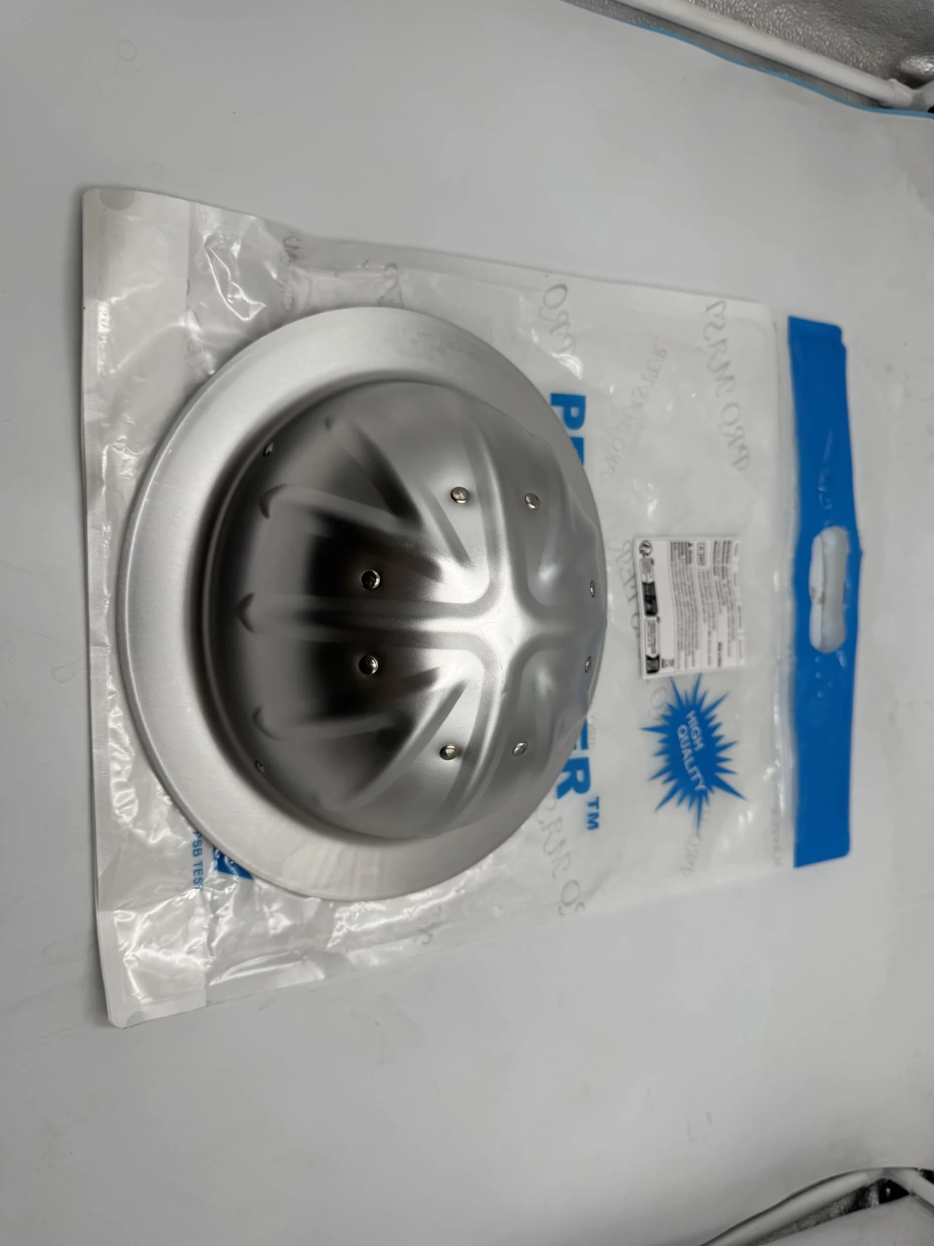 Aluminiowe twarde czapki ochronne kask pełne rondo z zawieszeniami z grzechotką srebrna czapka bezpieczeństwa jeden rozmiar kask pasuje do większości