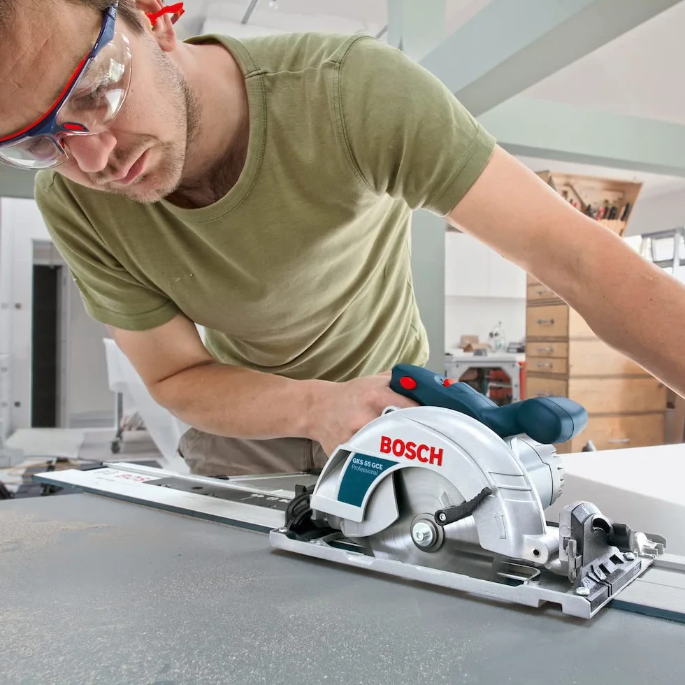 Bosch Professional: szyna prowadząca FSN 800 (dł. 800 mm, kompat. z serią pilarki tarczowe GKS z rozsz. G, zagłębiarki GKT i wybrane wyrzynarki GST + frezarki GOF z dod. adapt.)