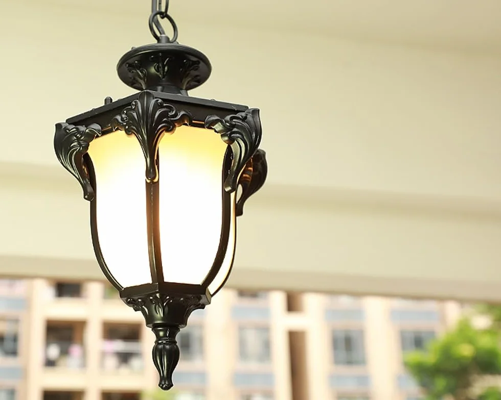 Europejskie wiszące oświetlenie zewnętrzne, lampa wisząca z matowym szkłem, wodoodporna oprawa oświetleniowa na werandzie do ogrodu, altana(Black,H:16.9inch/43cm)