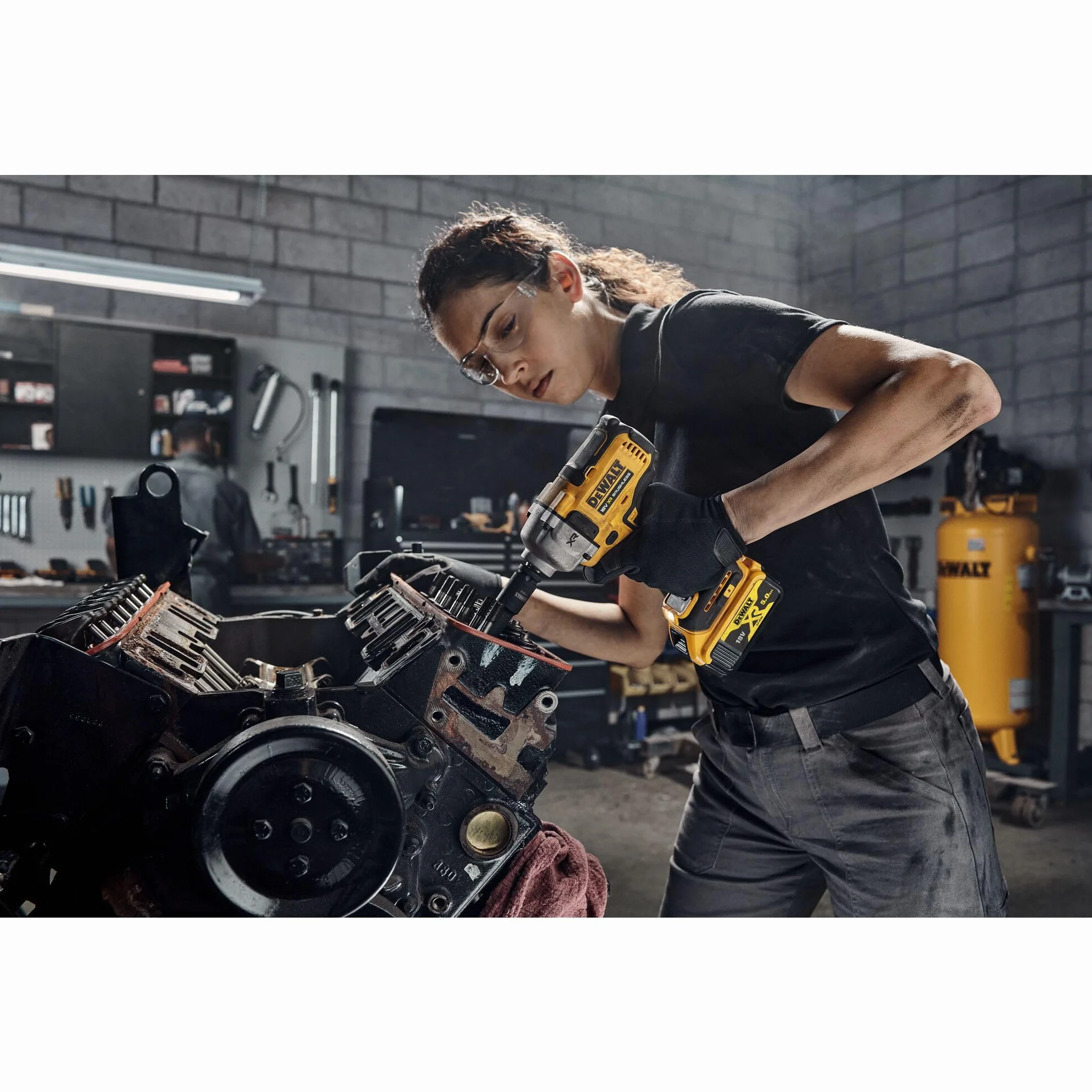 DEWALT DCF892P2T-QW XR 18V akumulatorowa wkrętarka impulsowa 813 Nm, moment obrotowy 813 Nm, w zestawie 2 baterie 18 V/5,0 Ah, ładowarka, metalowy haczyk do paska i etui T-STAK