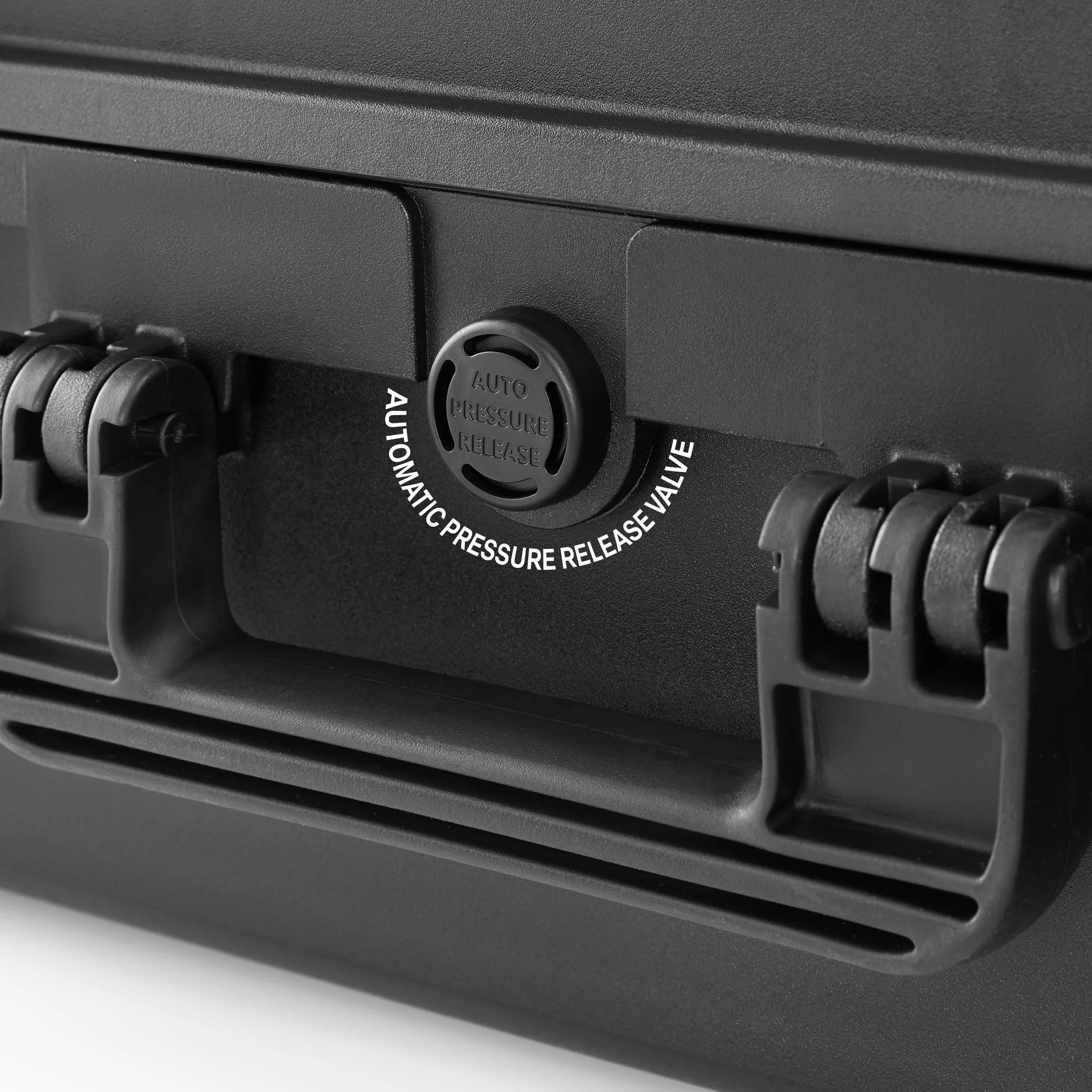 TOMcase Wodoodporny Walizka na notebooka MacBook Pro 16" M5 Chip twarda obudowa wojskowa