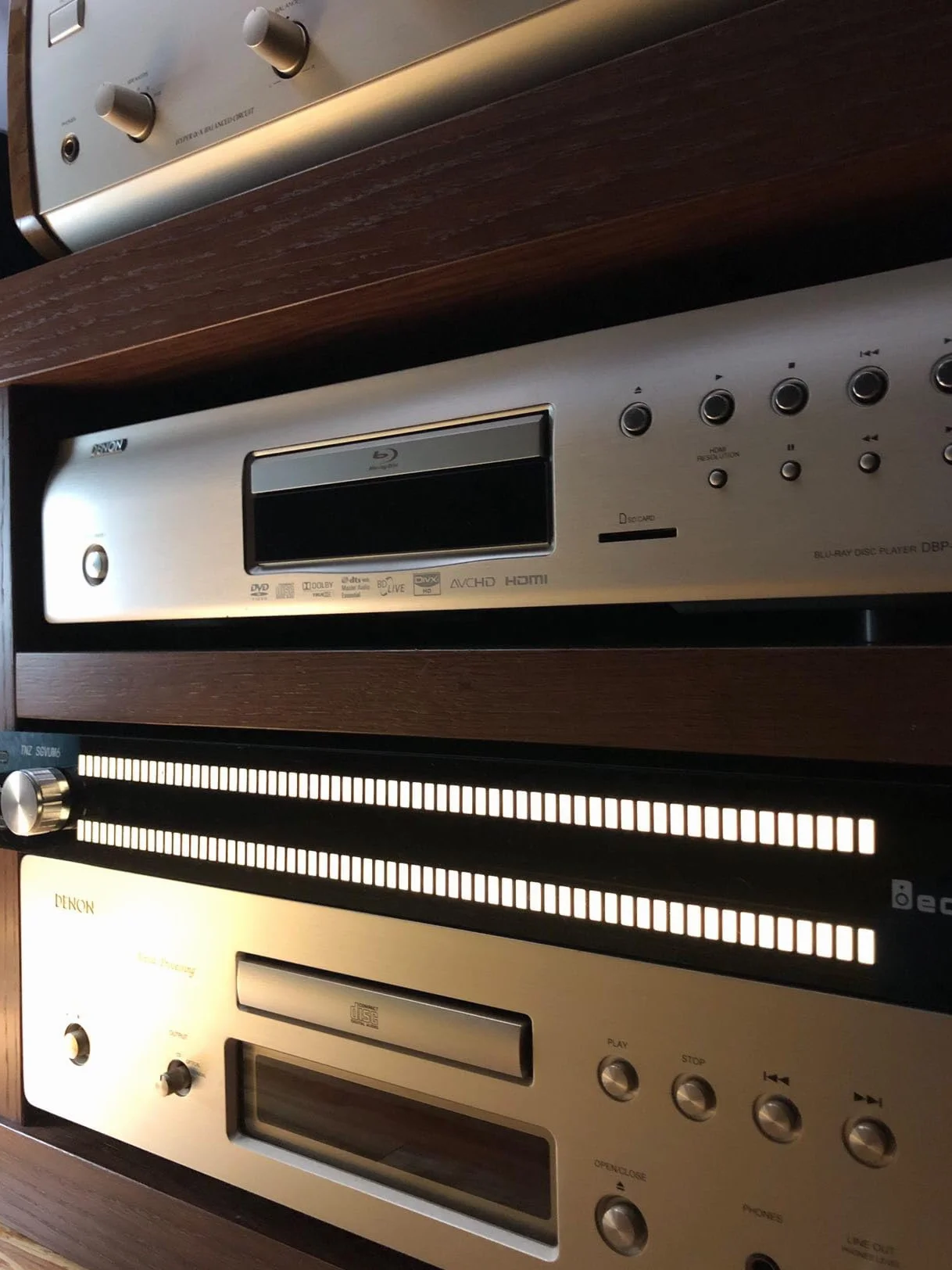 Decibelvibe TNZ SGVUM6 Miernik audio graficzny VU z wejściem i wyjściem RCA/3,5, bezprzewodowe wejście przez wbudowany mikrofon, 19 kolorów srebrny