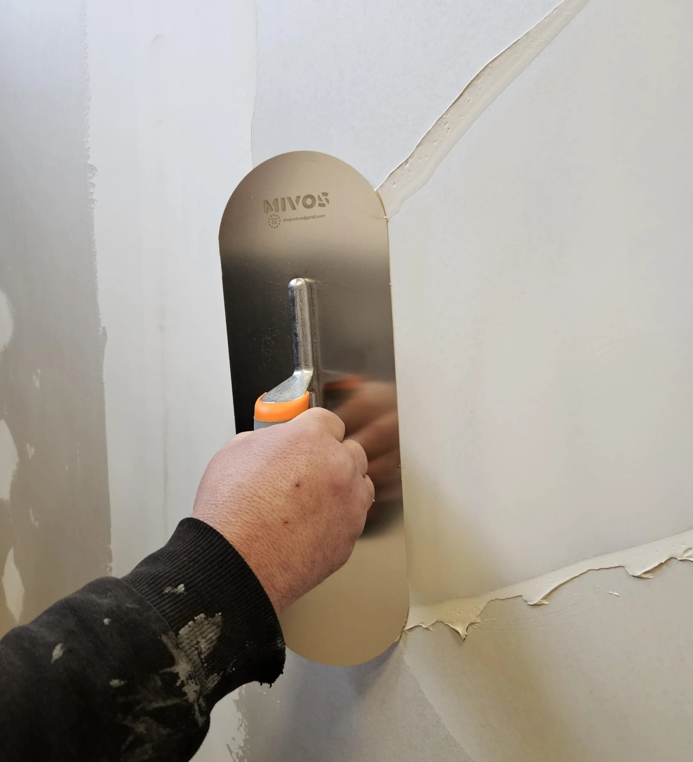 MIVOS Paca wygładzająca ze stali nierdzewnej 375 x 130 mm - Półokrągła - Paca do wygładzania z ergonomicznym, miękkim uchwytem - Płyta do tynkowania i murowania - Wyprodukowano w UE