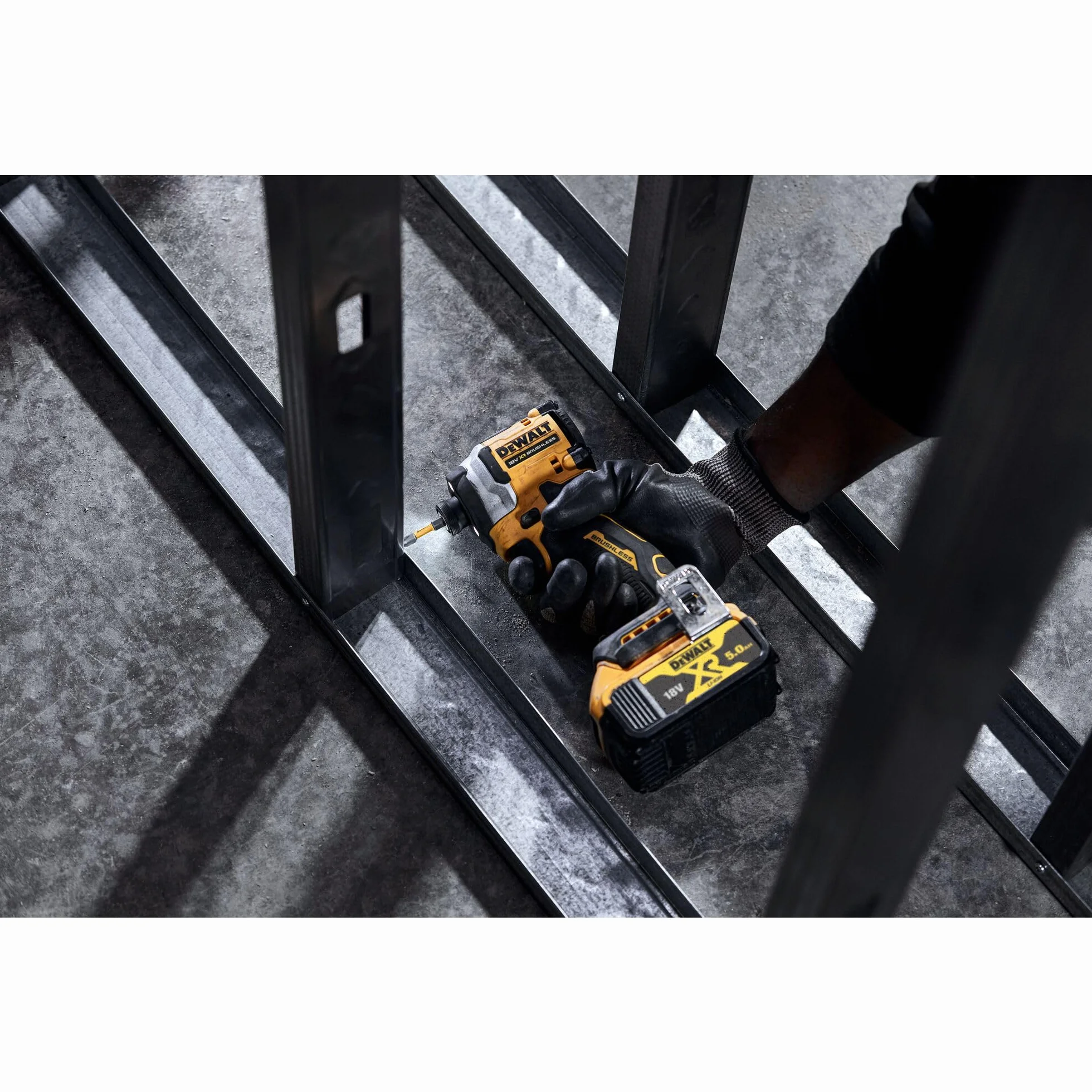 DEWALT DCF850NT-XJ bezszczotkowy, kompaktowy napęd Impact Driver, 1/4 cala gniazdo sześciokątne 200 Nm, 3 prędkości, 18 V, bezprzewodowy