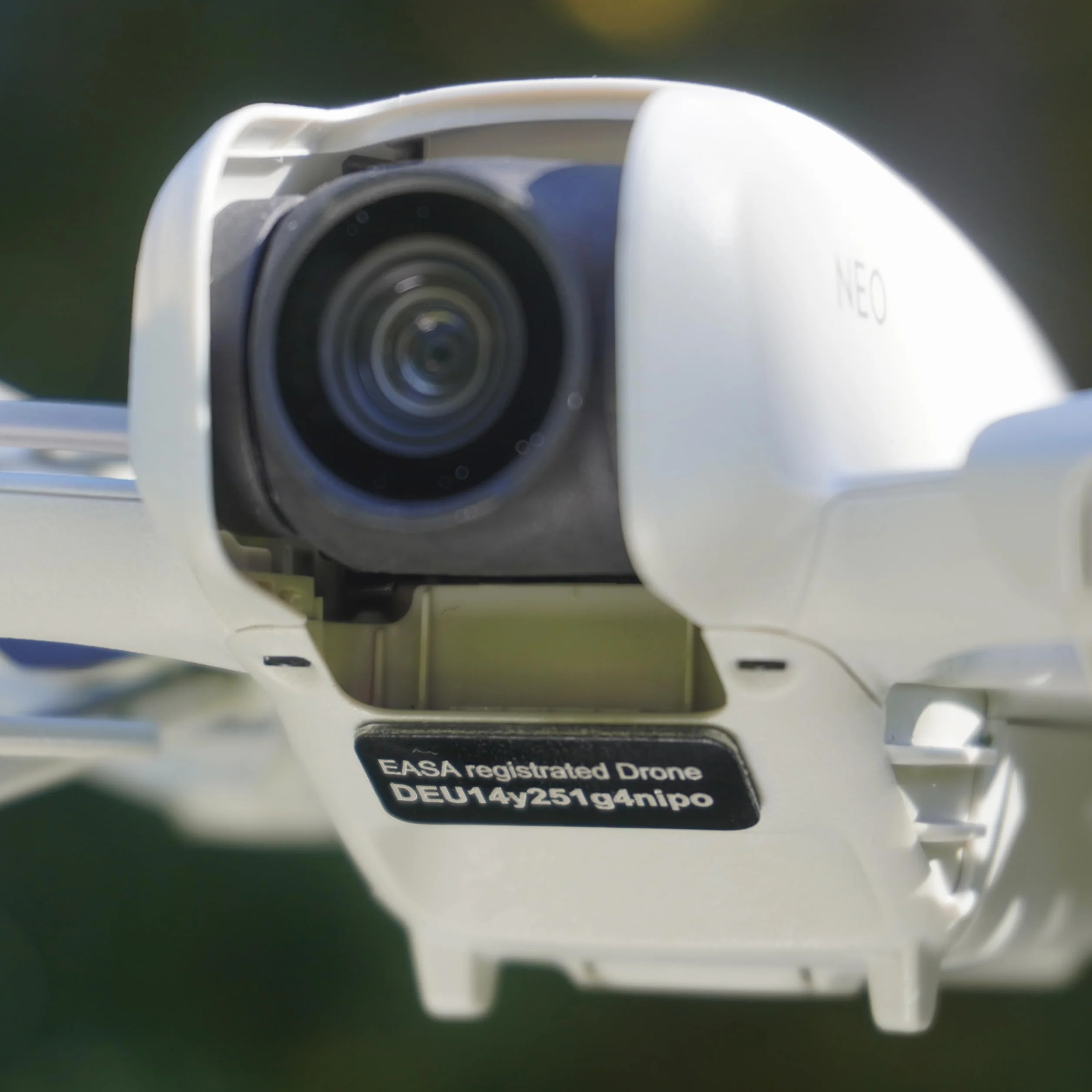 Tablica rejestracyjna dronów DJI - NEO, Mini i Mavic - zarejestrowana EASA - odznaka e-ID, numer operatora UAS, numer rejestracyjny, 20x8 mm, czarny; samoprzylepna
