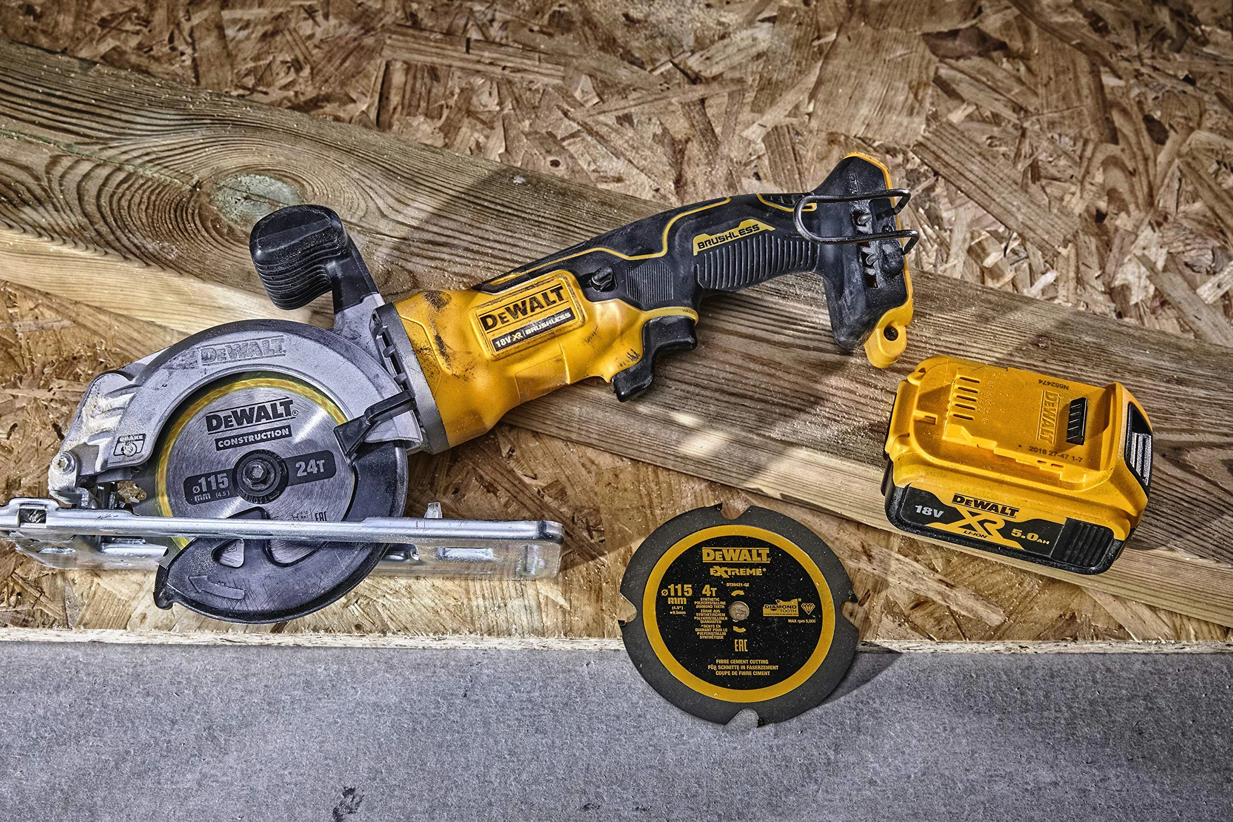 Pilarka Tarczowa 18V 115mm 2x5Ah TSTAK DCS571P2 DeWalt