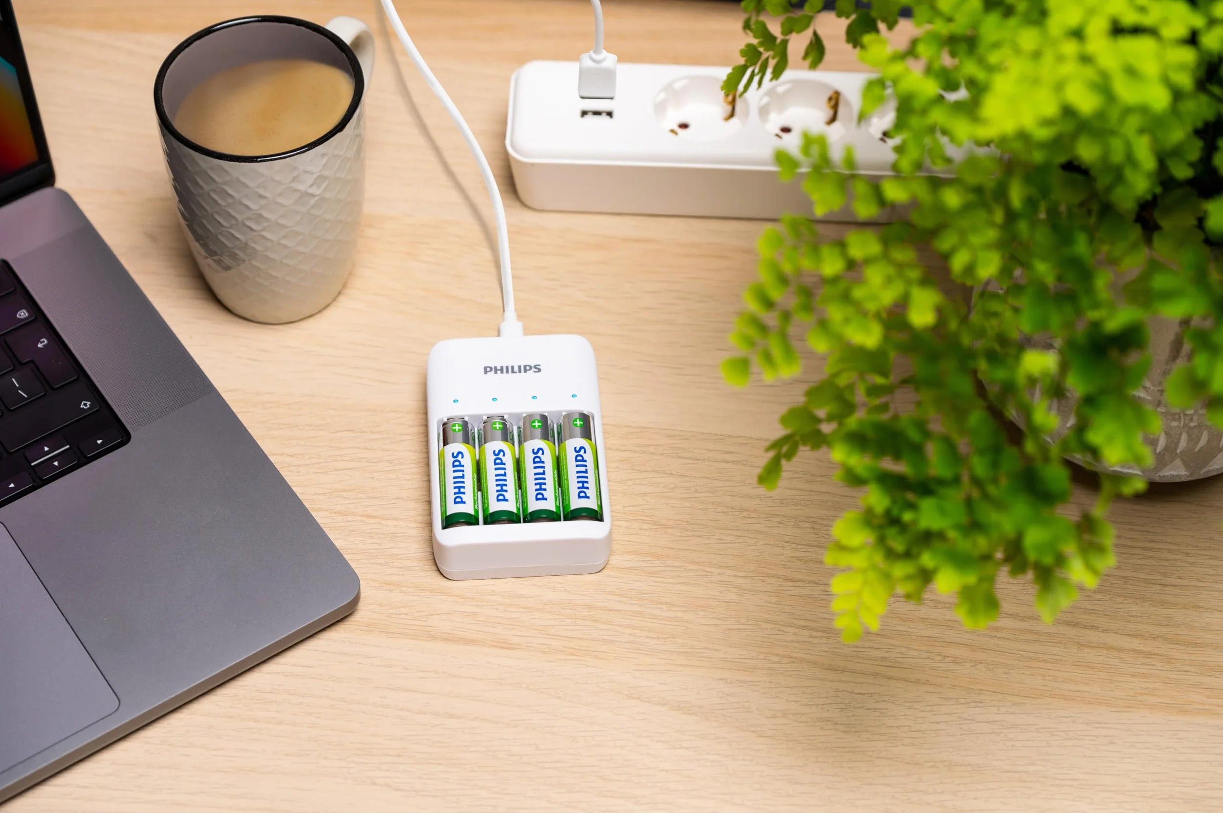 Philips Ładowarka do baterii USB uniwersalna do akumulatorów AA AAA