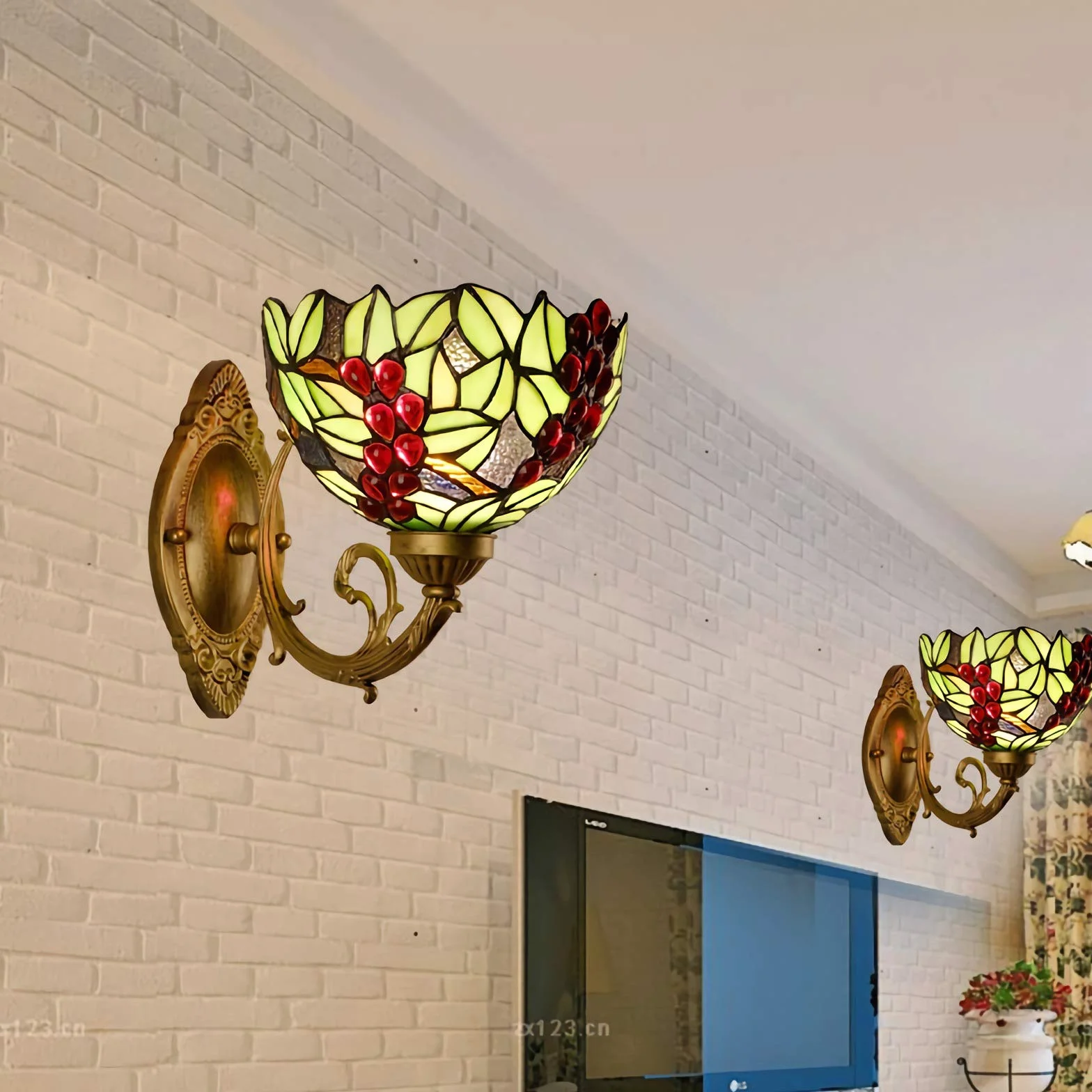 Kinkiety i kinkiety w stylu Tiffany, zabytkowe witraże ścienne z winogron, 1 światło, metalowa lampka nocna w stylu retro do sypialni salon łazienka przedpokój oświetlenie wewnętrzne