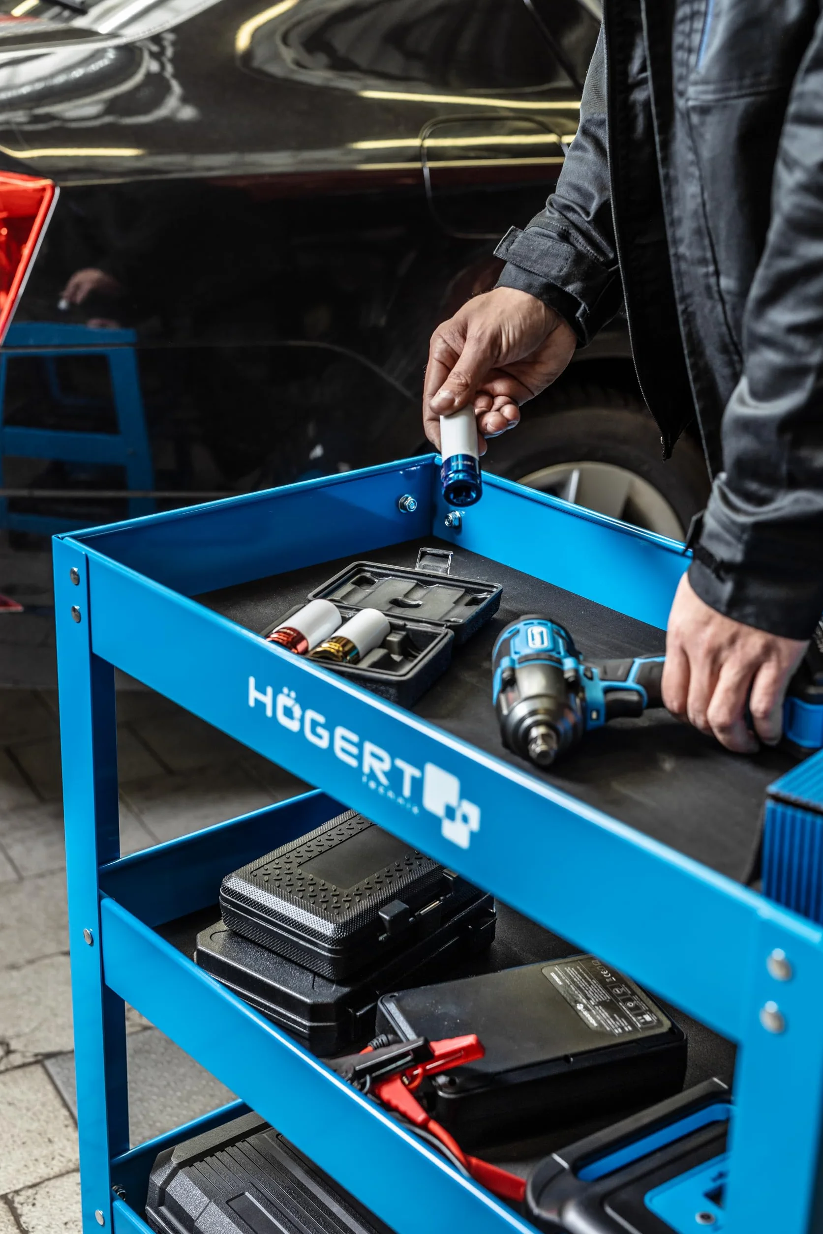 Högert Technik - Wózek warsztatowy z 3 poziomami | nośność: 110 kg | z 4 kołami z PCW | 3 poziomy o powierzchni 730 x 384 x 80 mm | szafki na narzędzia
