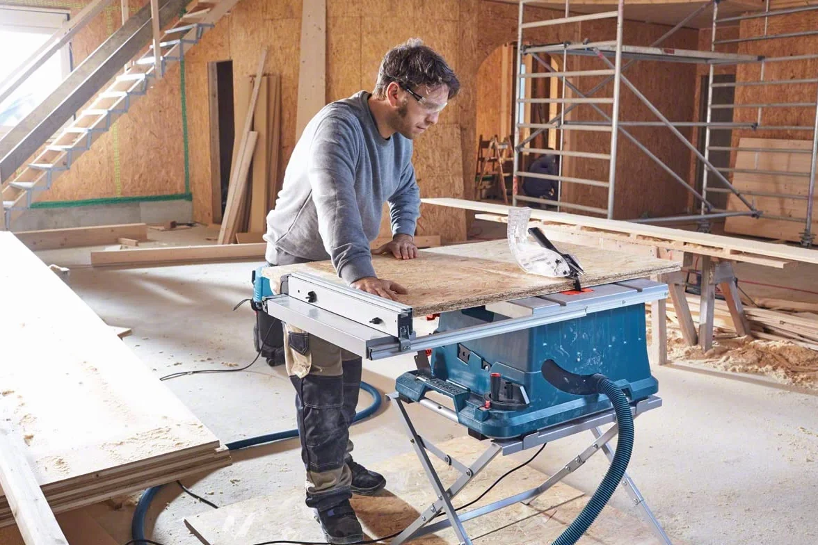 Bosch Professional: piła stołowa GTS 635-216 (1 600 W, średnica tarczy pilarskiej 216 mm, prędkość obrotowa bez obciążenia 5 500 obr./min, 1 tarcza pilarska)