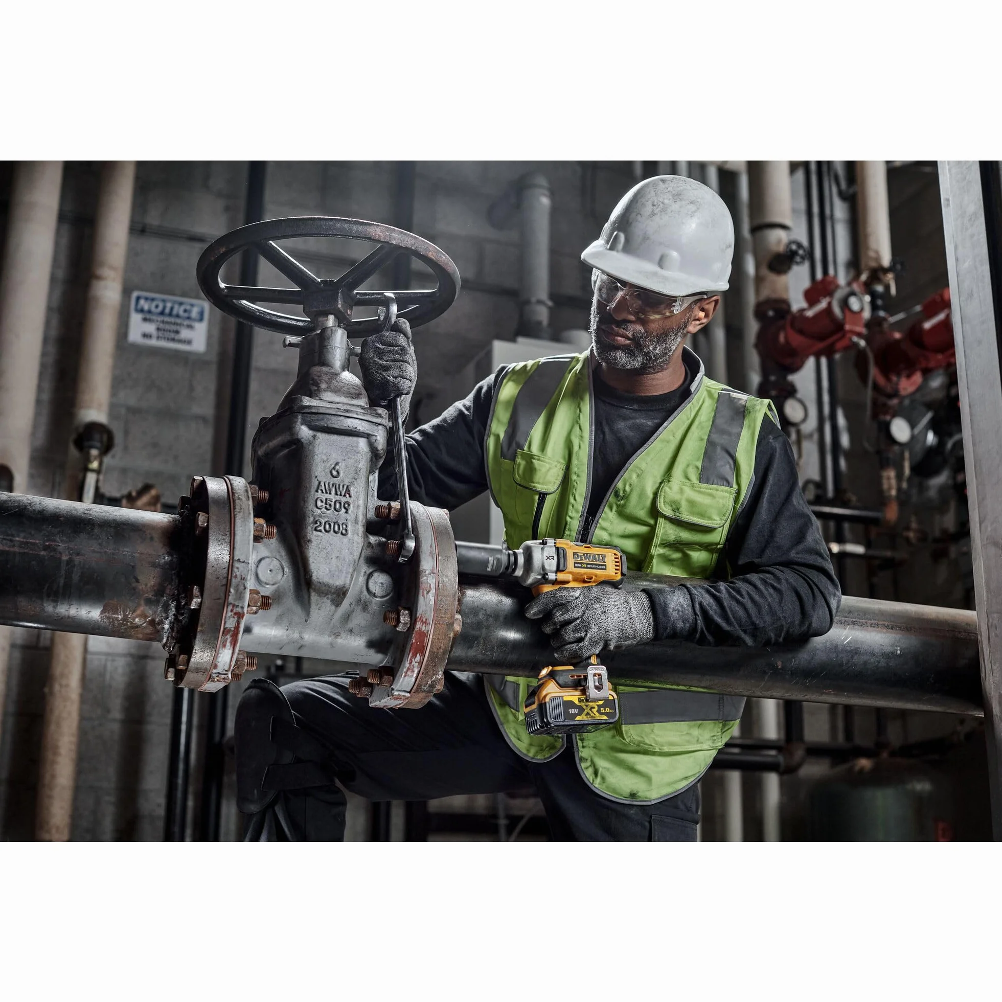 DEWALT DCF892P2T-QW XR 18V akumulatorowa wkrętarka impulsowa 813 Nm, moment obrotowy 813 Nm, w zestawie 2 baterie 18 V/5,0 Ah, ładowarka, metalowy haczyk do paska i etui T-STAK