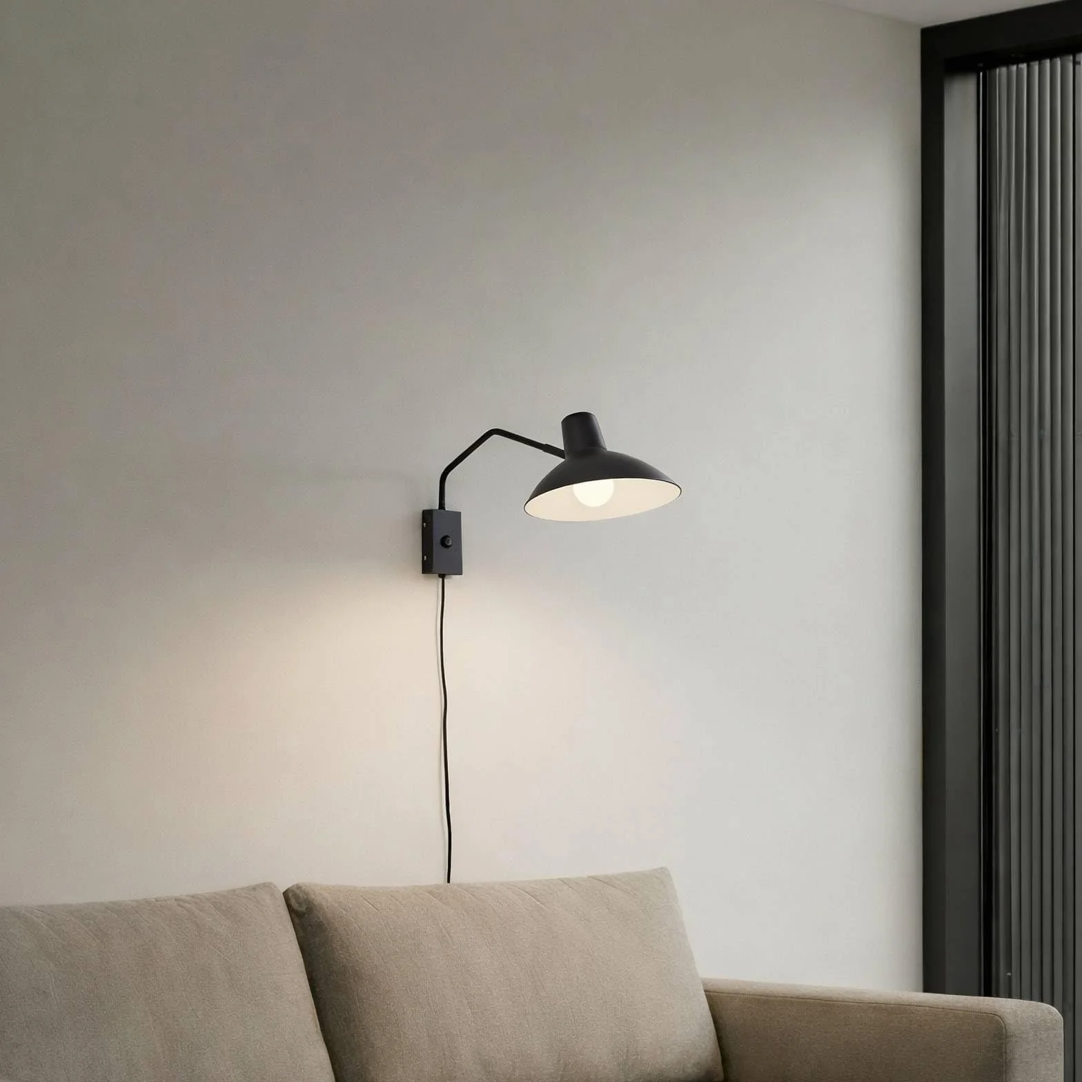 Lindby Lampa ścienna, lampa ścienna do wnętrz Adrik (nowoczesna) w kolorze czarnym z metalu (1 źródło światła E27) – reflektor ścienny, oświetlenie ścienne do sypialni/salonu