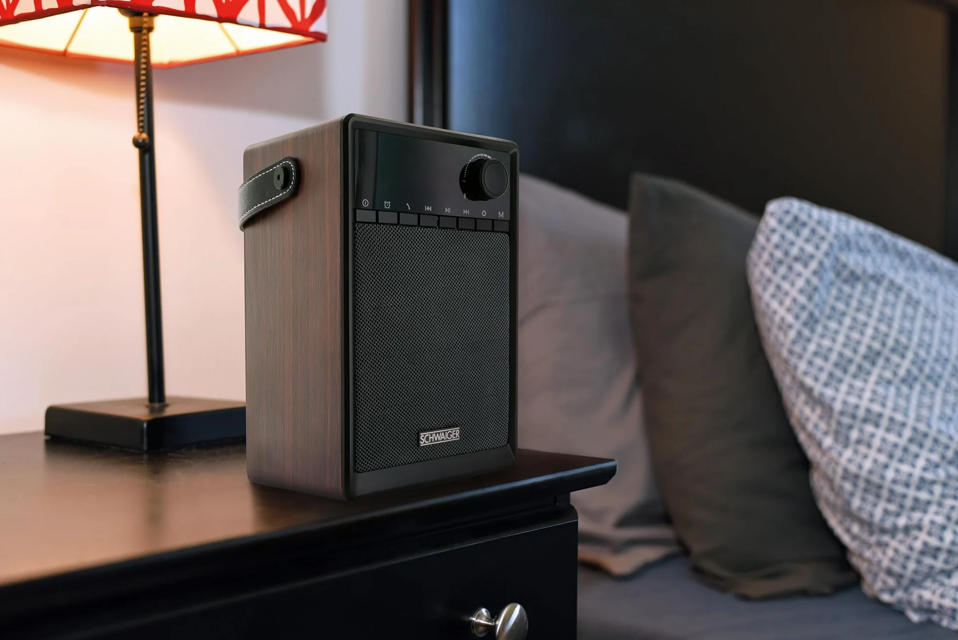 SCHWAIGER 715736 Przenośny radiobudzik analogowy FM Bluetooth Głośnik muzyczny Radio AUX Micro-SD Drewniany wyświetlacz LED