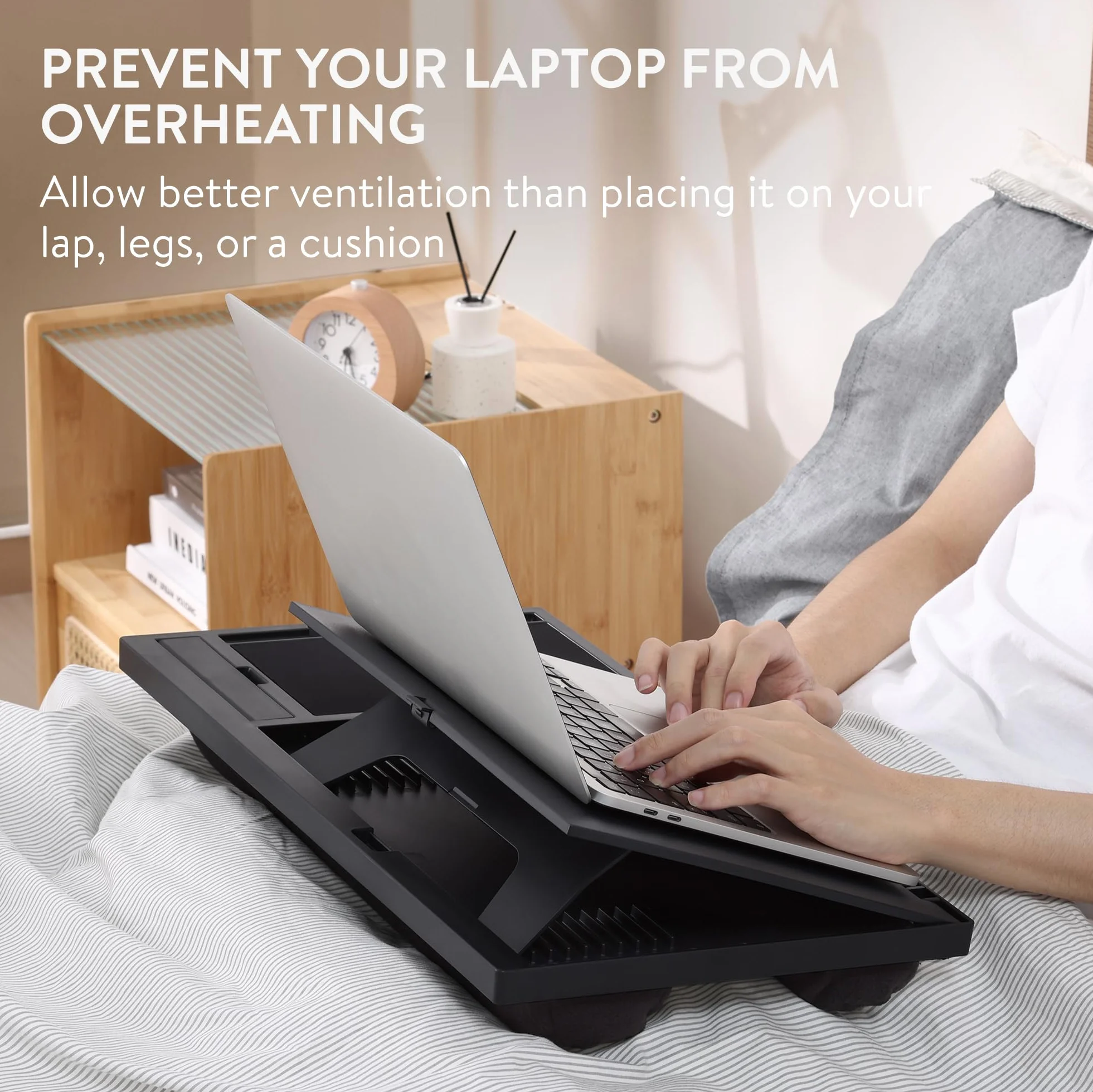 Navaris Regulowane biurko na laptopa – ergonomiczny stół z 8 poziomami, taca na laptopa do łóżka lub sofy, zawiera podkładkę pod mysz, stojak na telefon, przegródkę na długopis, idealne biurko na