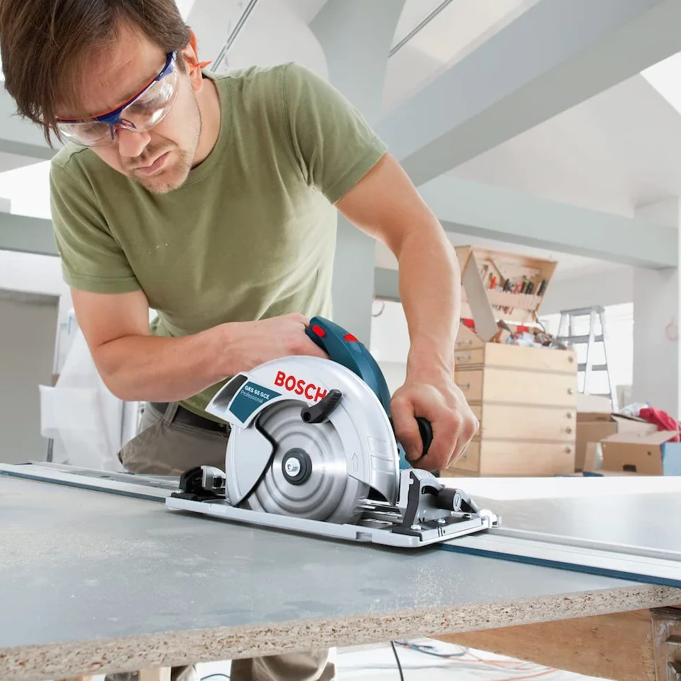 Bosch Professional: szyna prowadząca FSN 800 (dł. 800 mm, kompat. z serią pilarki tarczowe GKS z rozsz. G, zagłębiarki GKT i wybrane wyrzynarki GST + frezarki GOF z dod. adapt.)
