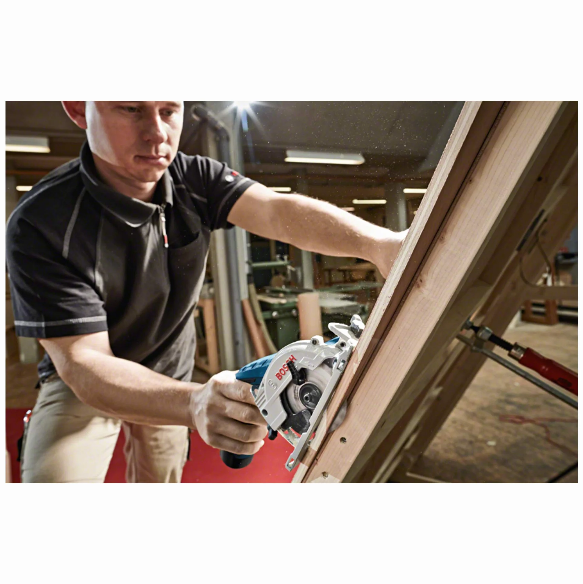 Bosch Professional System profesjonalny 12 V firmy : akumulatorowa pilarka tarczowa GKS 12V-26 (Ø tarczy: 85 mm, bez akumulatorów i ładowarki, walizka L-BOXX 136)
