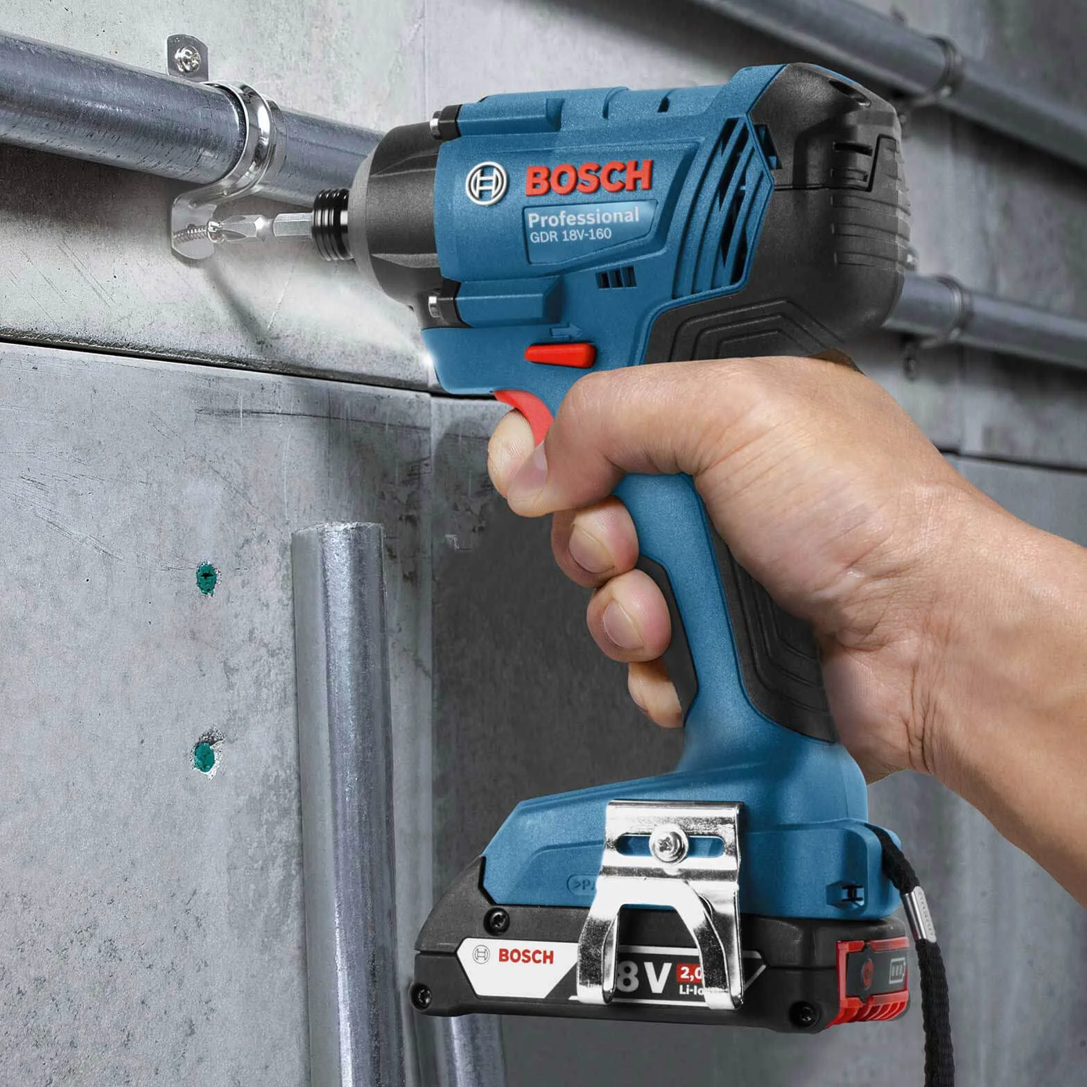Bosch Professional system 18V: akumulatorowy klucz udarowy GDR 18V-160 (maksymalny moment obrotowy 160 Nm, śruby M6–M14, walizka L-BOXX)