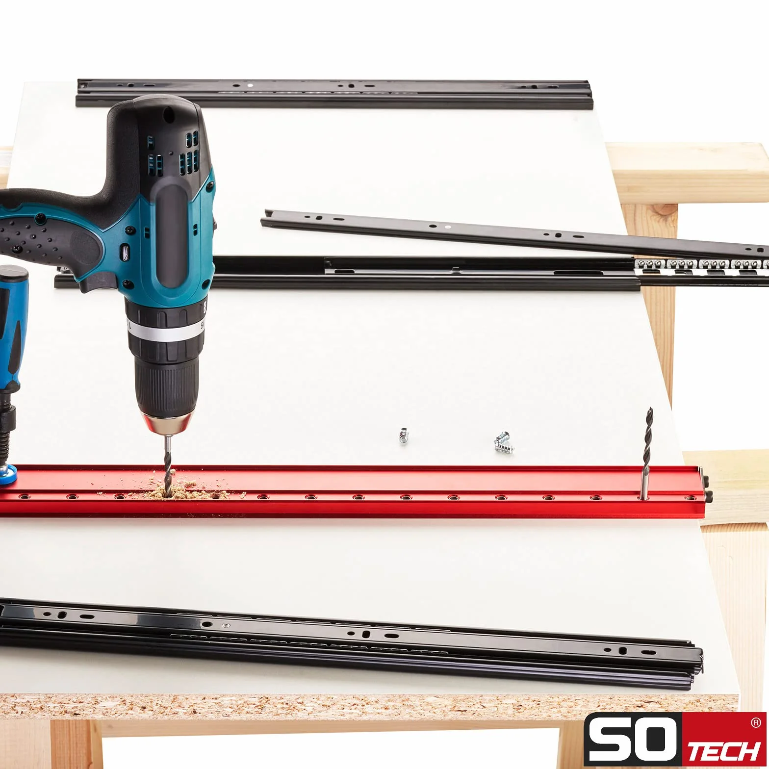 SOTECH Precyzyjna szablona wiertarska z aluminium BS-32-500 (499 x 46,5 x 17 mm) Szablon wiertarka do otworów w odstępach 32 mm, uchwyty dna, płyty montażowe do taśm doniczkowych i wyciągi do szuflad
