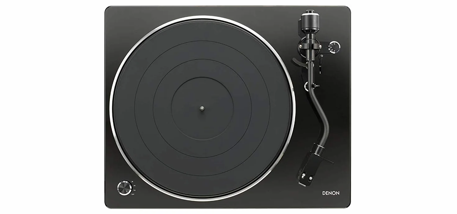 Denon Odtwarzacz płyt winylowych DP400BKEM DP-400, odtwarzacz płyt winylowych, MP3 i WAV, odtwarzacz LP z wbudowanym korektorem phono, wyjmowaną osłoną przeciwpyłową i wkładem MM, kompatybilny z MC - czarny