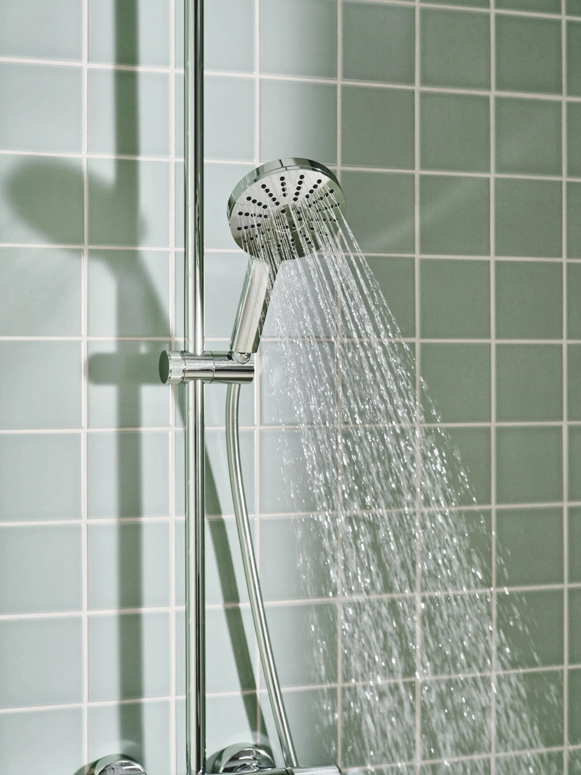 Słuchawka prysznicowa GROHE Vitalio Joy+ 120, 3 strumienie (Rain, Jet, Booster), Przepływ 6,3 l/min, Duża tarcza 12 cm Chrom, Ochrona przed oparzeniem, Uniwersalny montaż 1348630000