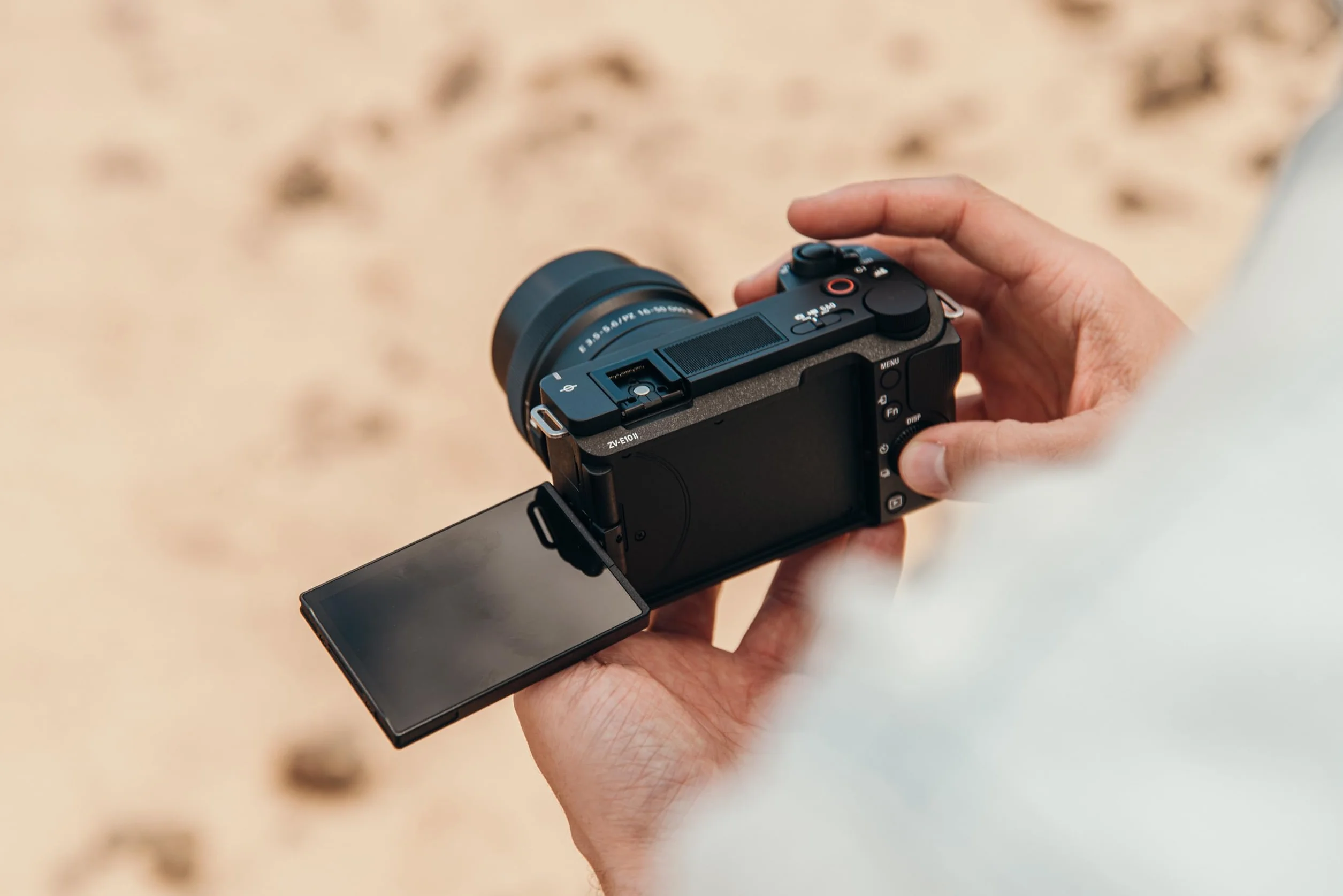 Sony ZV-E10M2KB bezlusterkowy aparat APS-C 26 MP z obiektywem 16–50 mm 4K 60p Eye AF odchylany ekran USB-C streaming