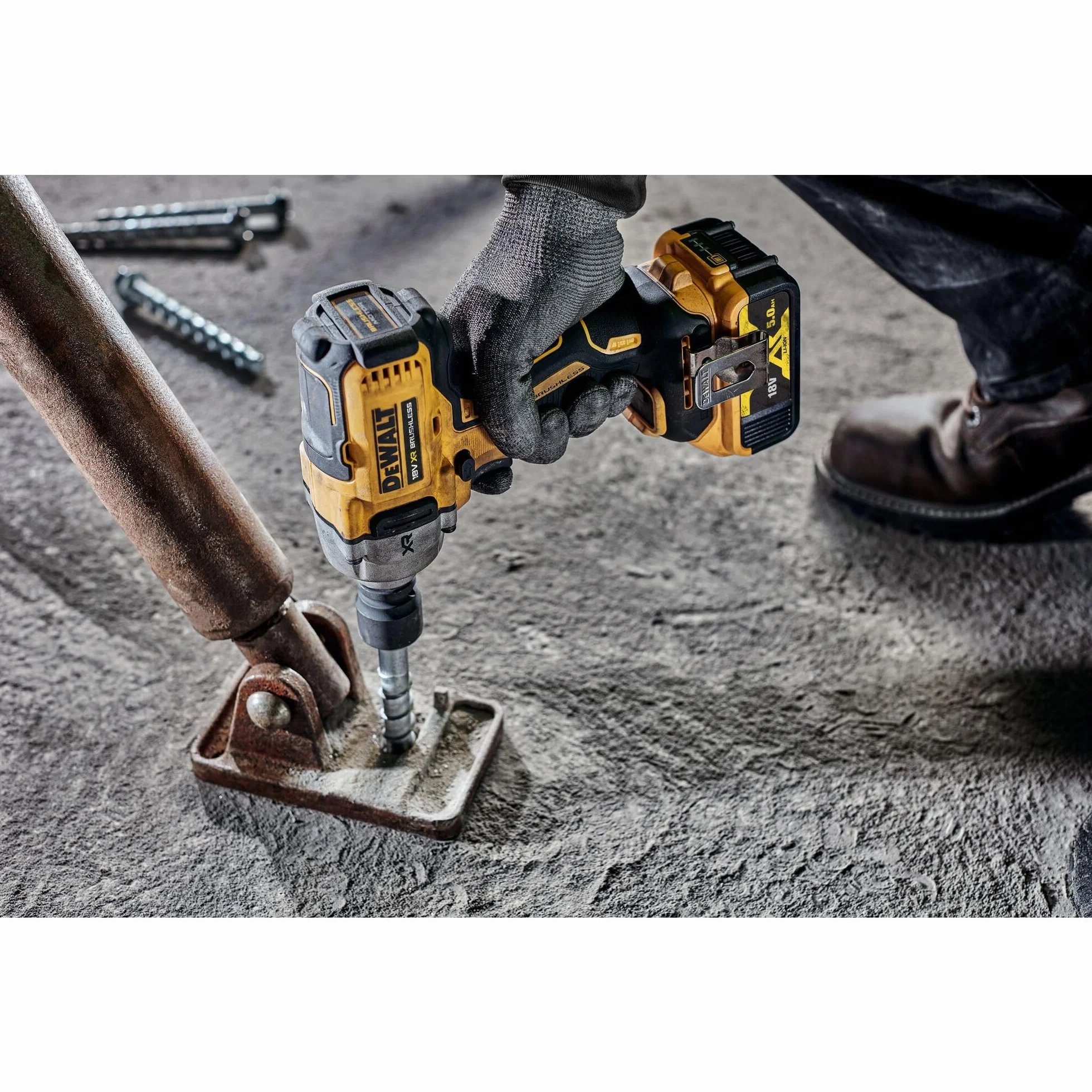 DEWALT DCF892P2T-QW XR 18V akumulatorowa wkrętarka impulsowa 813 Nm, moment obrotowy 813 Nm, w zestawie 2 baterie 18 V/5,0 Ah, ładowarka, metalowy haczyk do paska i etui T-STAK