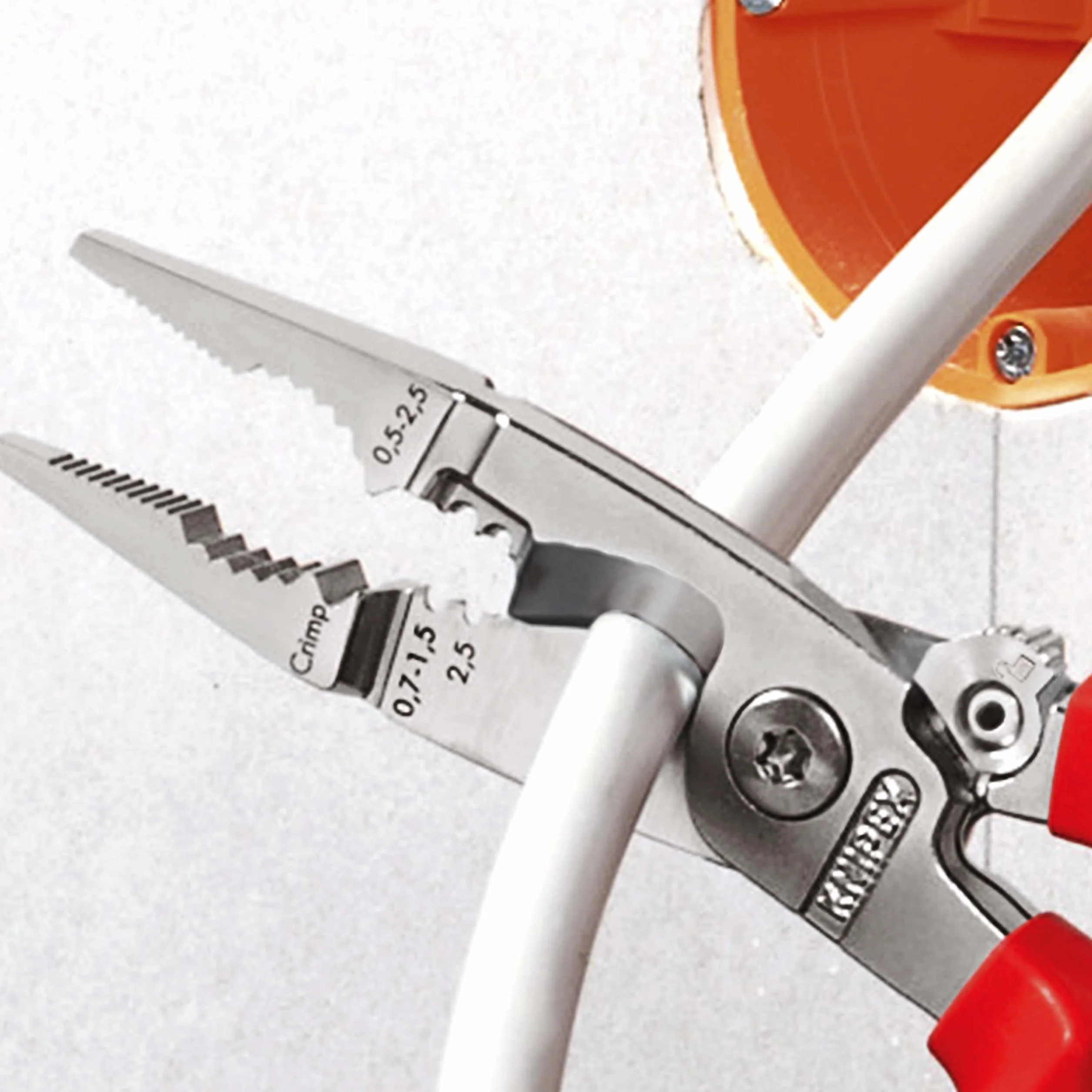 KNIPEX Szczypce do prac elektroinstalacyjnych w opakowaniu z zawieszką z rękojeściami Comfort 200 mm, 13 82 200 SB
