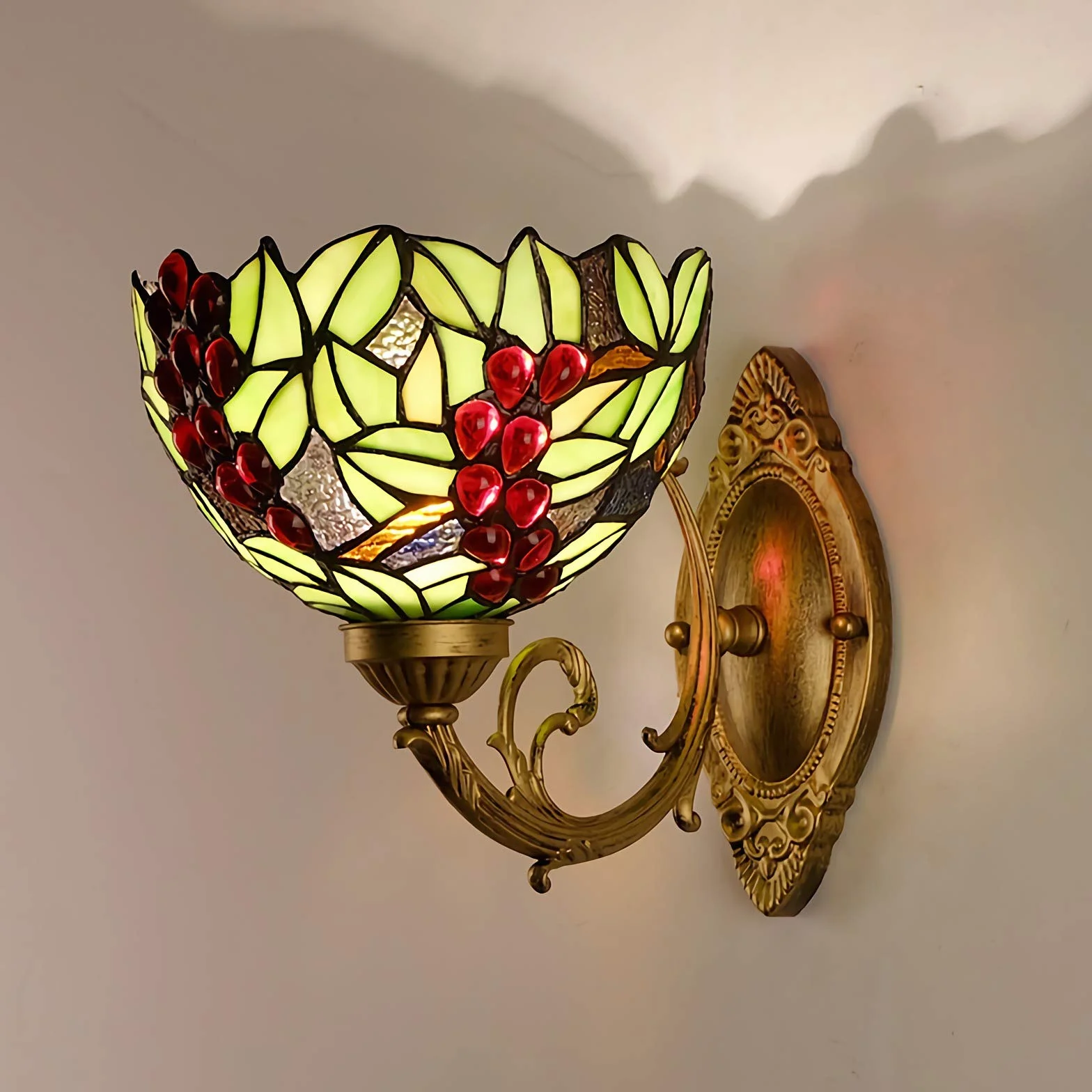Kinkiety i kinkiety w stylu Tiffany, zabytkowe witraże ścienne z winogron, 1 światło, metalowa lampka nocna w stylu retro do sypialni salon łazienka przedpokój oświetlenie wewnętrzne