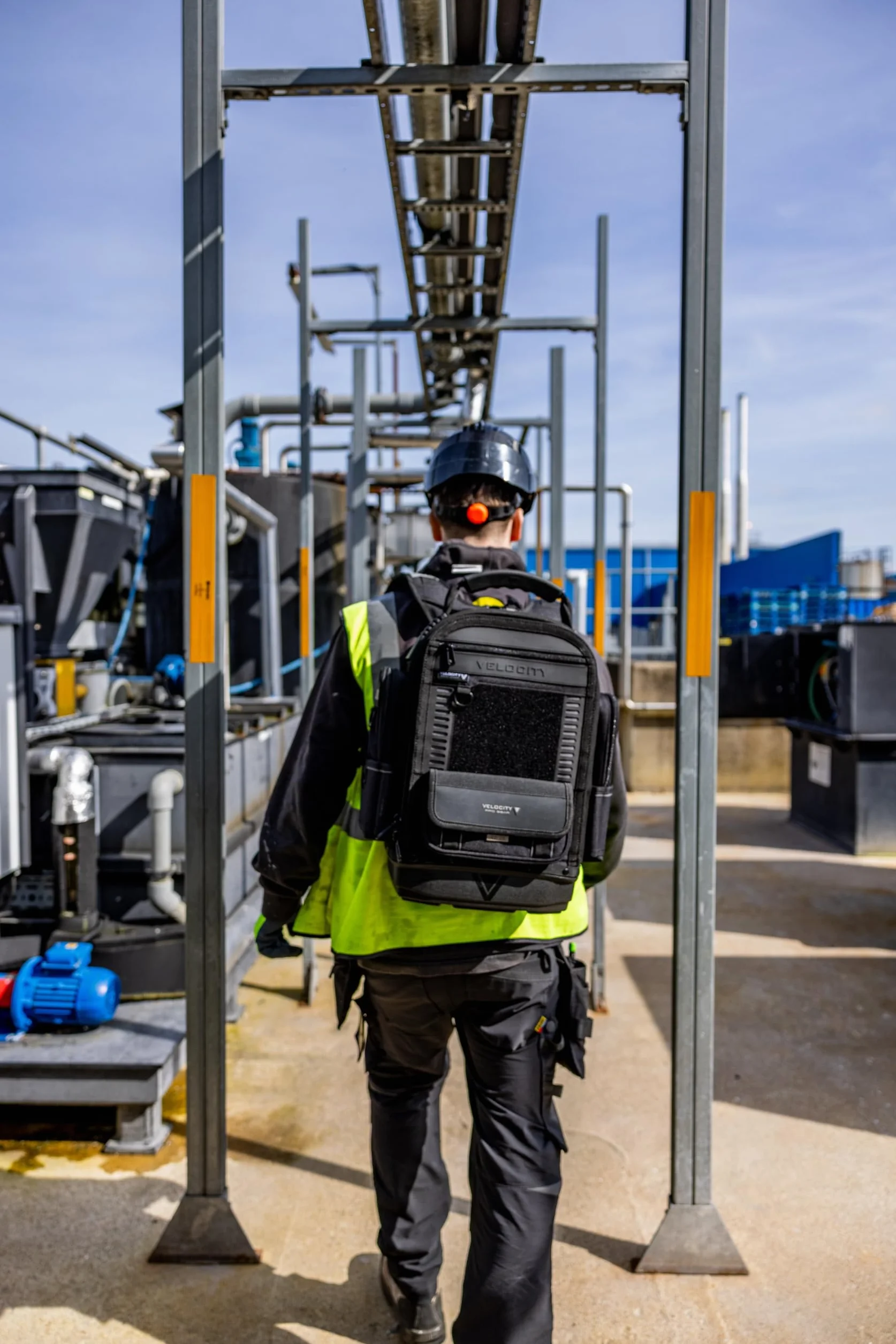 Velocity Pro Gear Stealth SB250 plecak, kompaktowy, profesjonalny plecak na narzędzia dla elektryków, techników i inżynierów serwisowych, z pionowym schowkiem narzędzi, kieszeniami na metry i