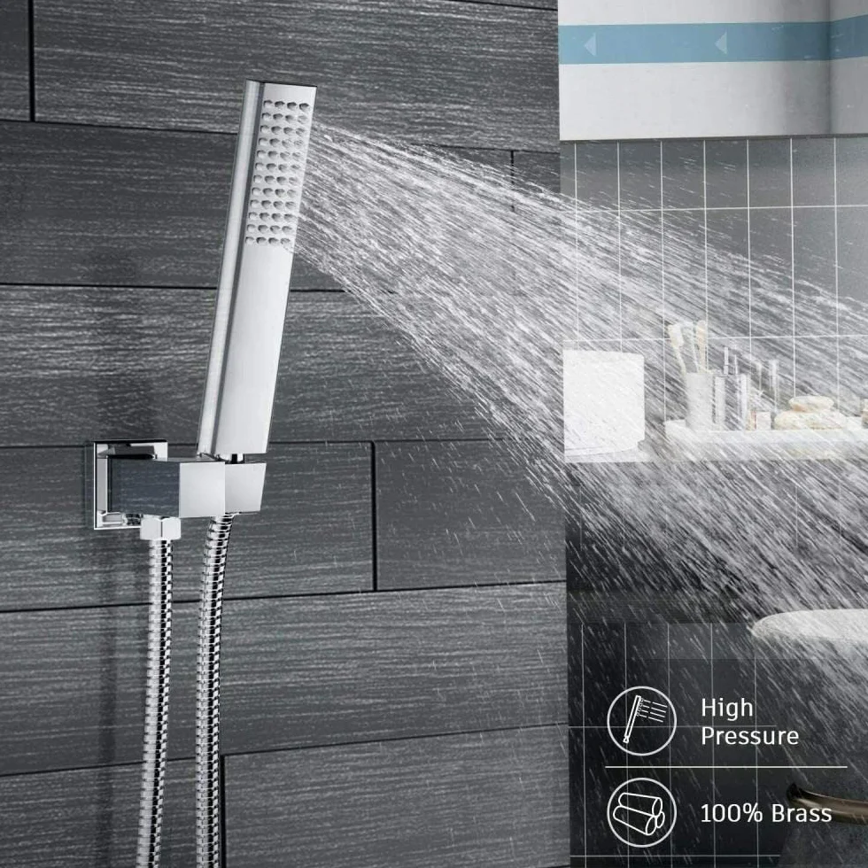 Chromowany system baterii prysznicowej z głowicą deszczową LED i zaworem kranowym.