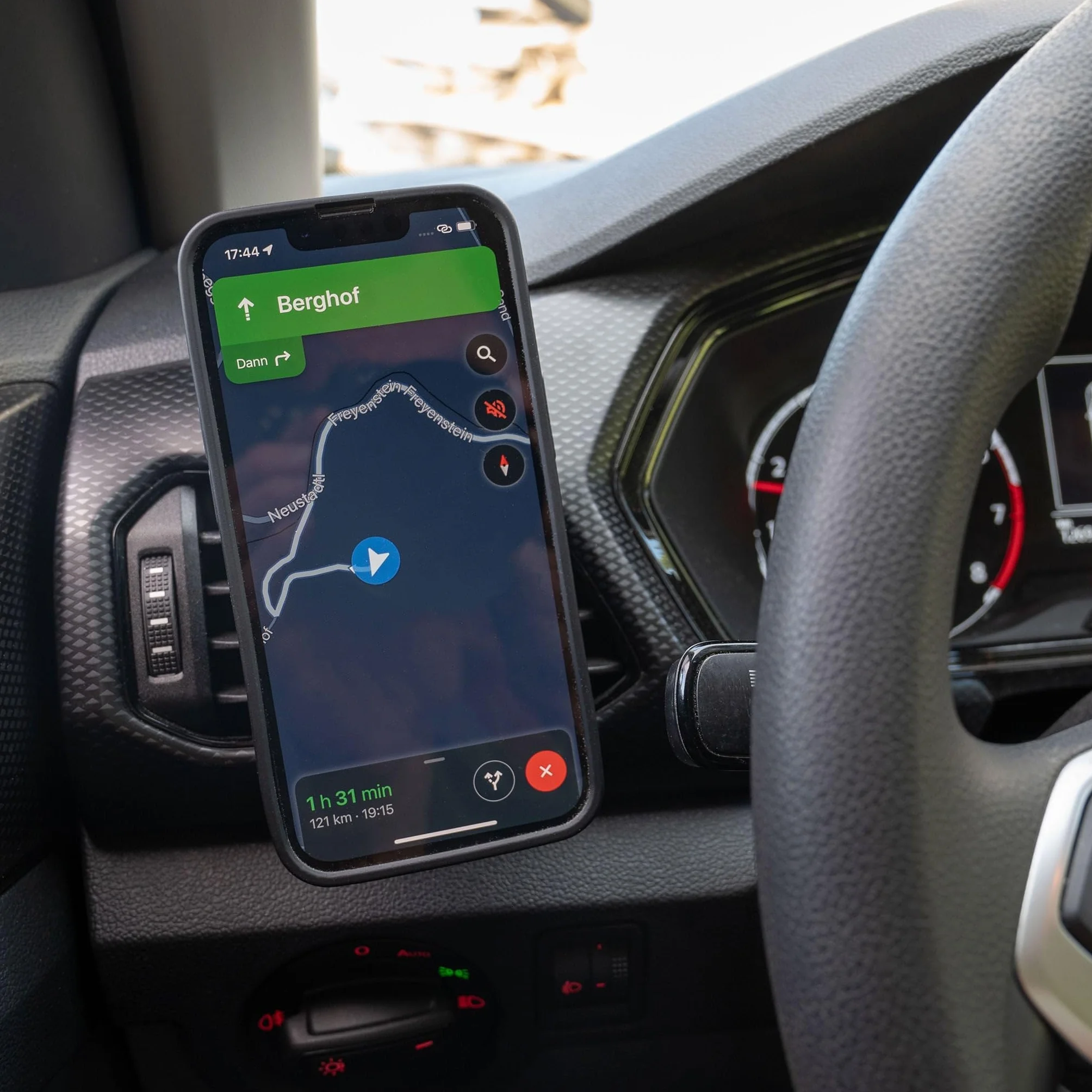 SP Connect SPC+ Charging Vent Mount