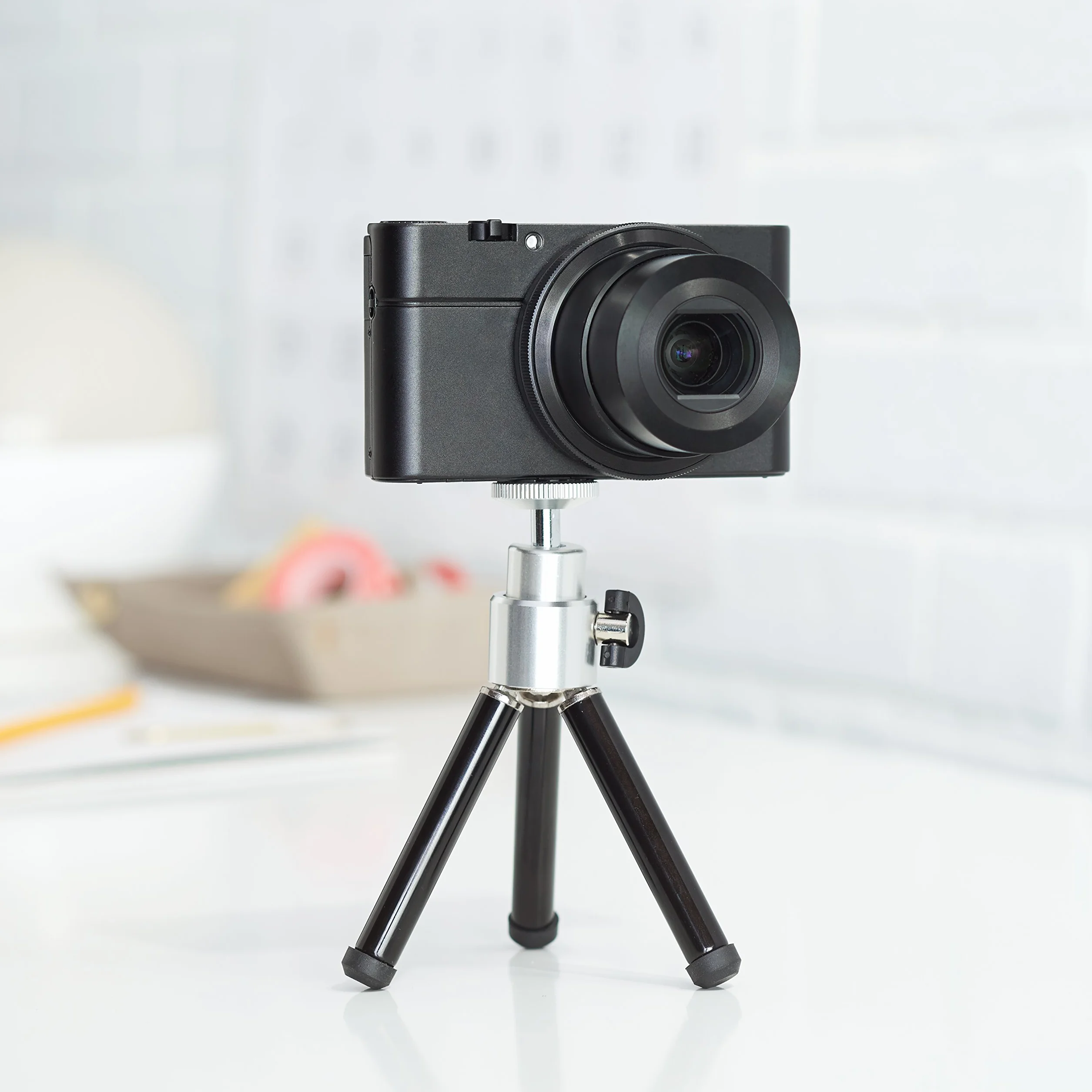 Amazon Basics Lekki mini statyw, czarny