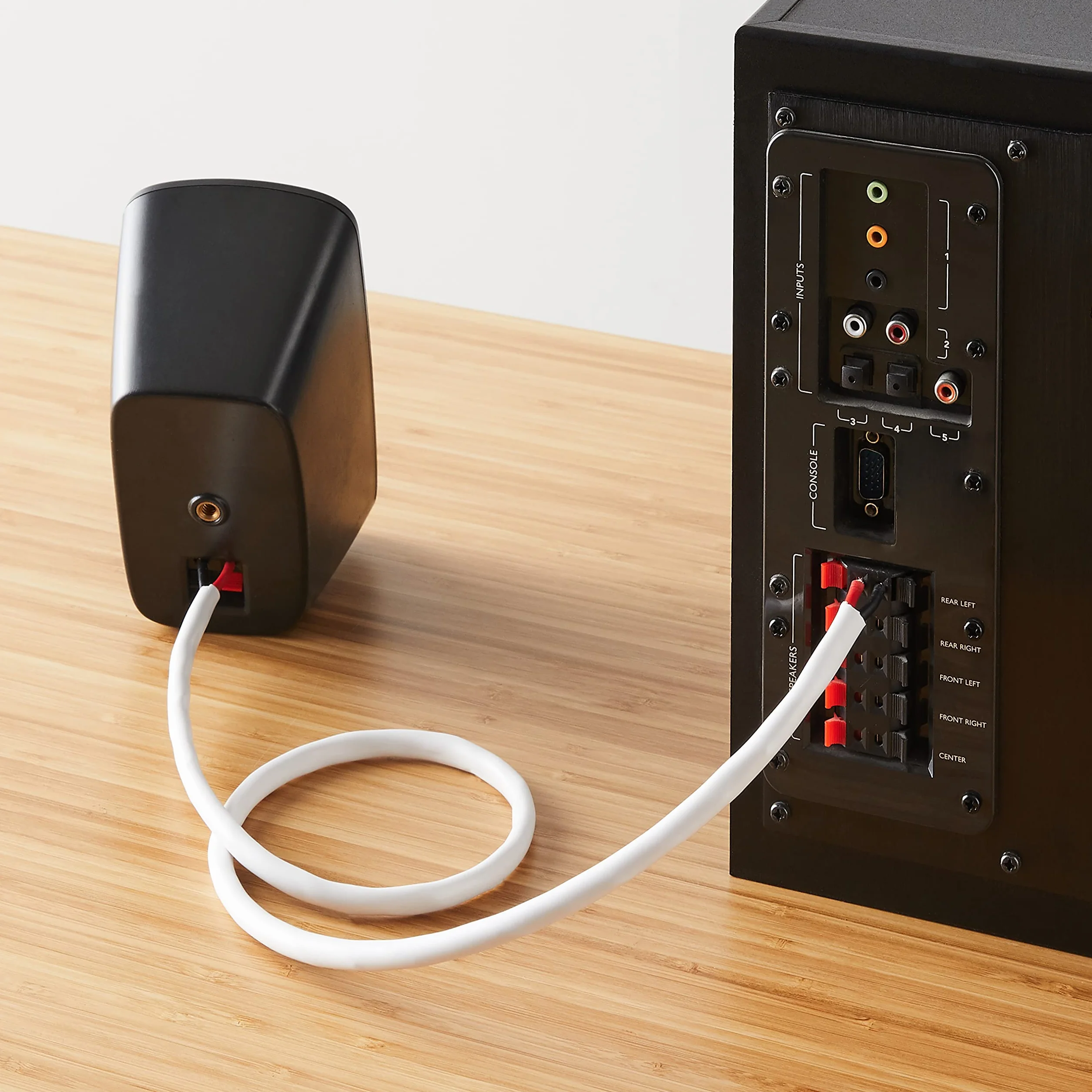 Amazon Basics kabel głośnikowy 12 AWG 99,9% miedzi beztlenowej 30,5 m biały