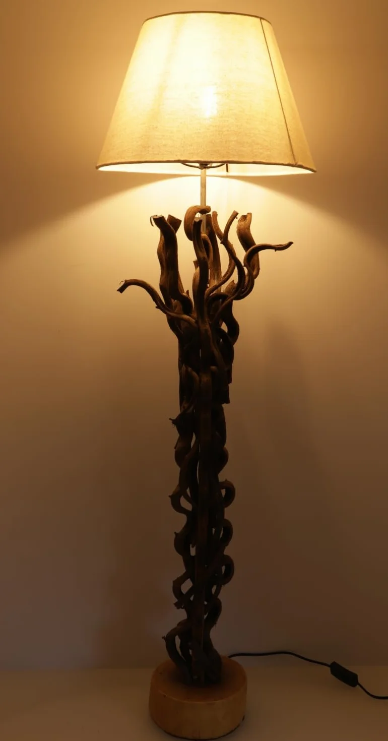 Lampa stojąca wykonana ręcznie z naturalnego materiału, drewna, bawełny, model Jade 100 | Unikalna lampa z drewna dryfującego, ciepłe światło, nastrojowa atmosfera, idealna do relaksu, unikat