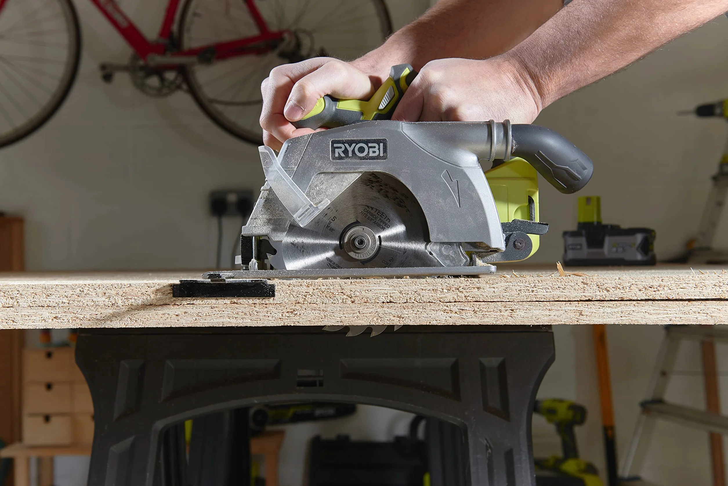 RYOBI - Duet ONE+ 18 V: Wyrzynarka wahadłowa z 1 ostrzem + Piła tarczowa - śr. 165 mm z 1 ostrzem z 24 zębami + 1 bateria 18V 2,5 Ah i szybka ładowarka, (5133004770)