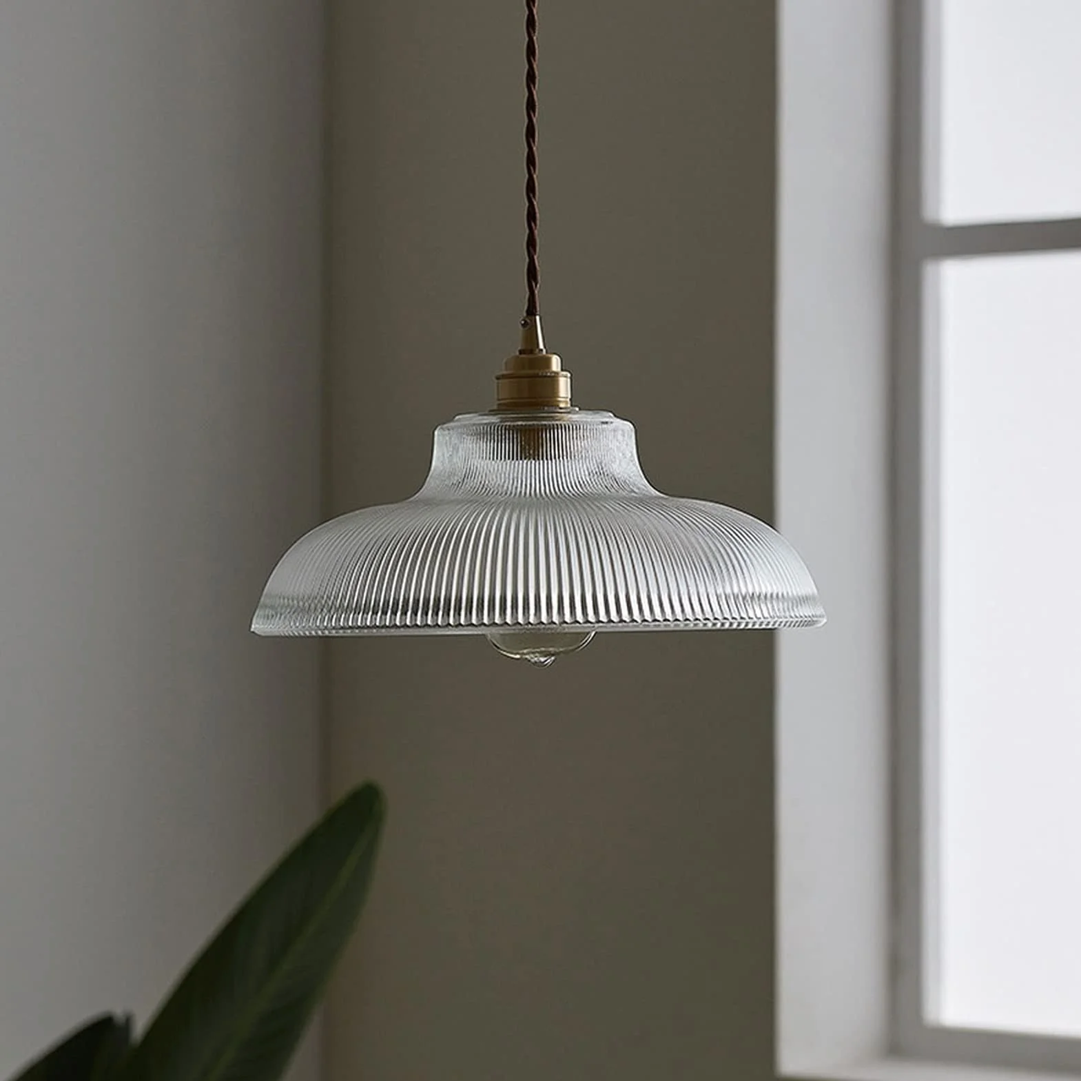 nordycka lampa wisząca kreatywny szklany klosz lampy wiszące sufit wiszący żyrandol mosiężna podstawa lampa wisząca dekoracyjny salon, przedpokój, kuchnia, jadalnia Interesting
